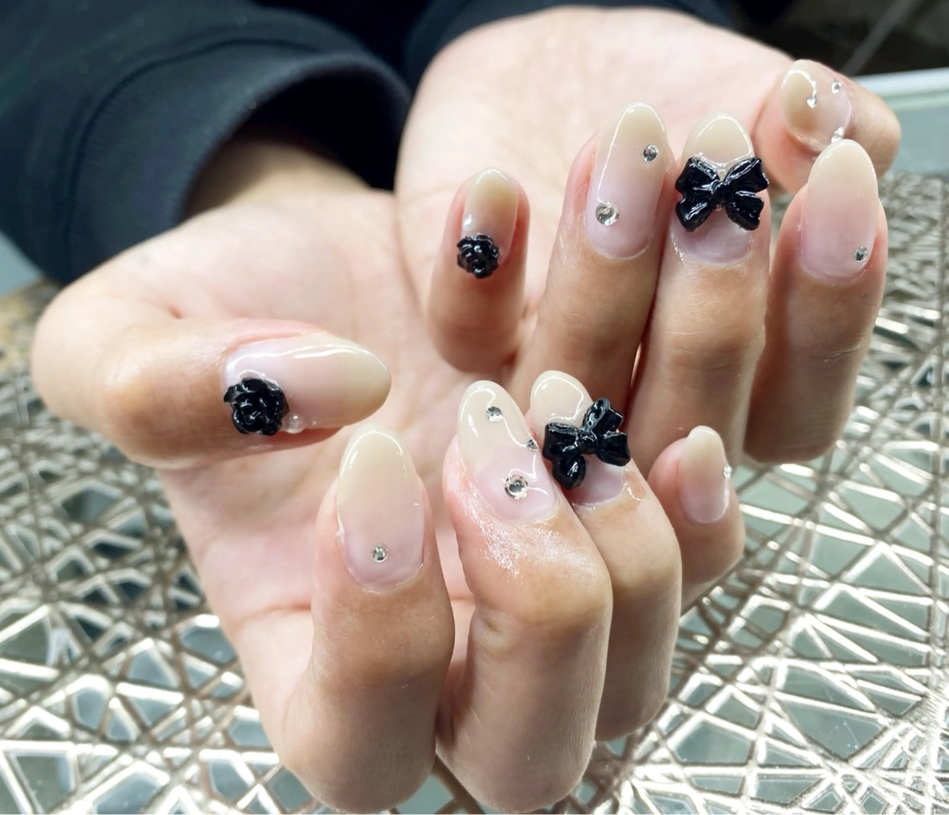 ネイル 持ち込み リボン ハンドネイル ネイルサロン nail_upのネイルデザイン