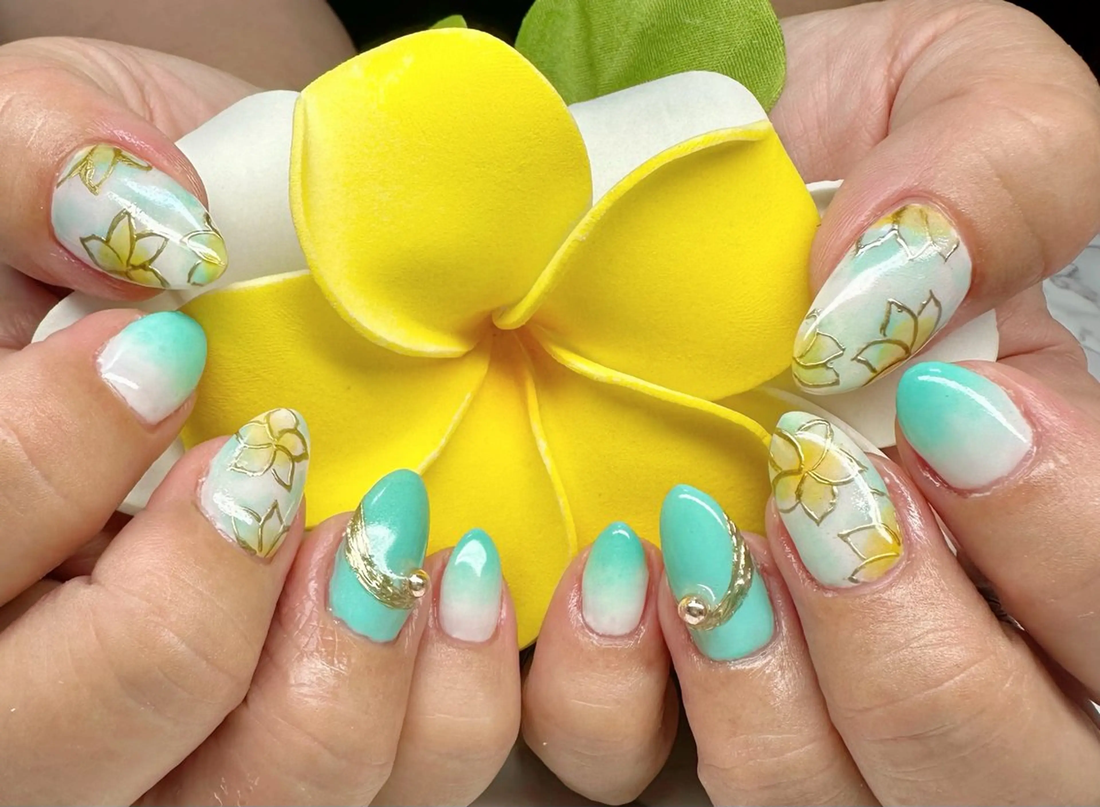 ネイル オーロラネイル マグネットネイル ニュアンスネイル ワンカラーネイル 夏ネイル Mai’s nailのネイルデザイン