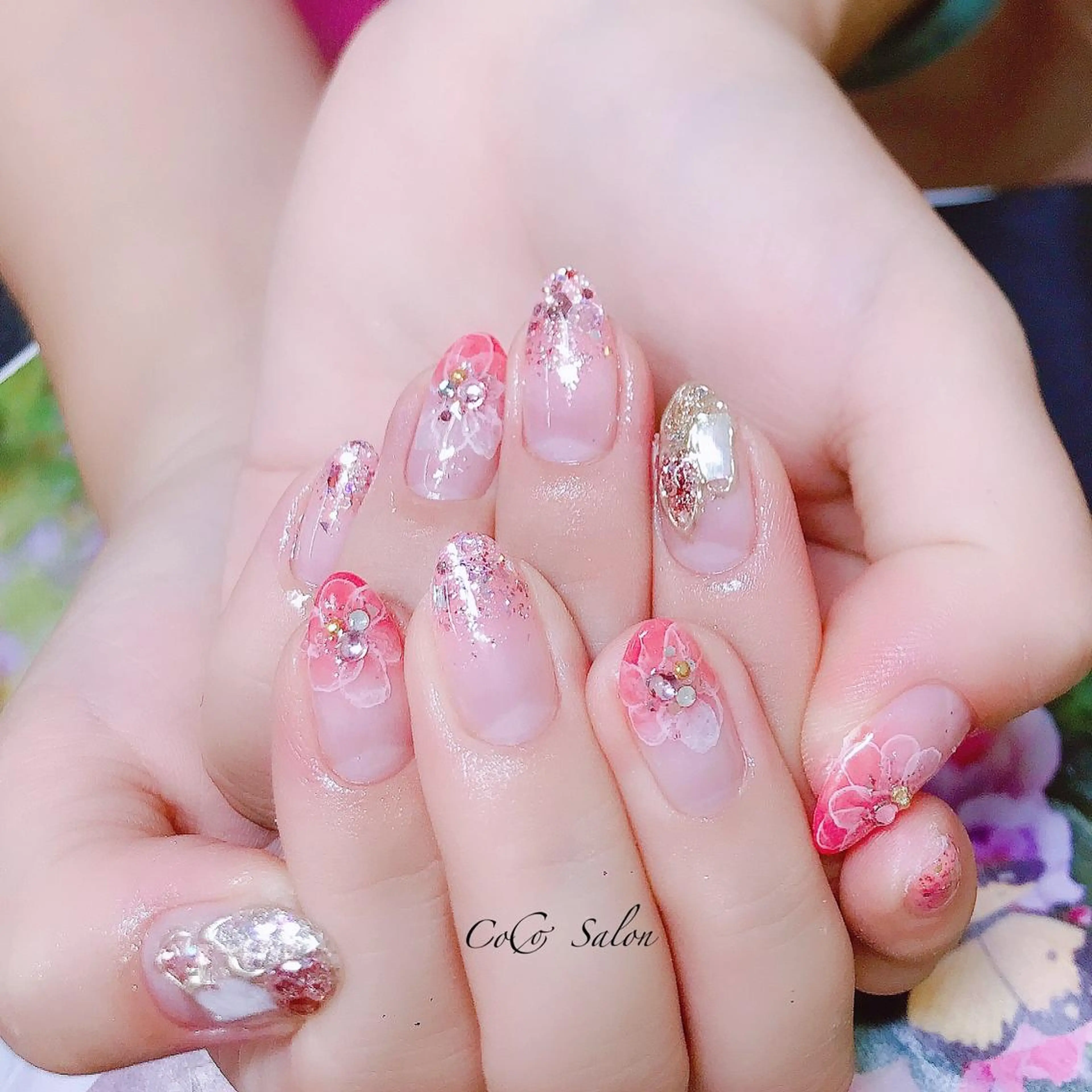 ネイル 長さ出し フラワーネイル ジェルネイル グラデーション キラキラネイル ハンドネイル CoCoSalon ネイル/まつ毛予約のネイルデザイン