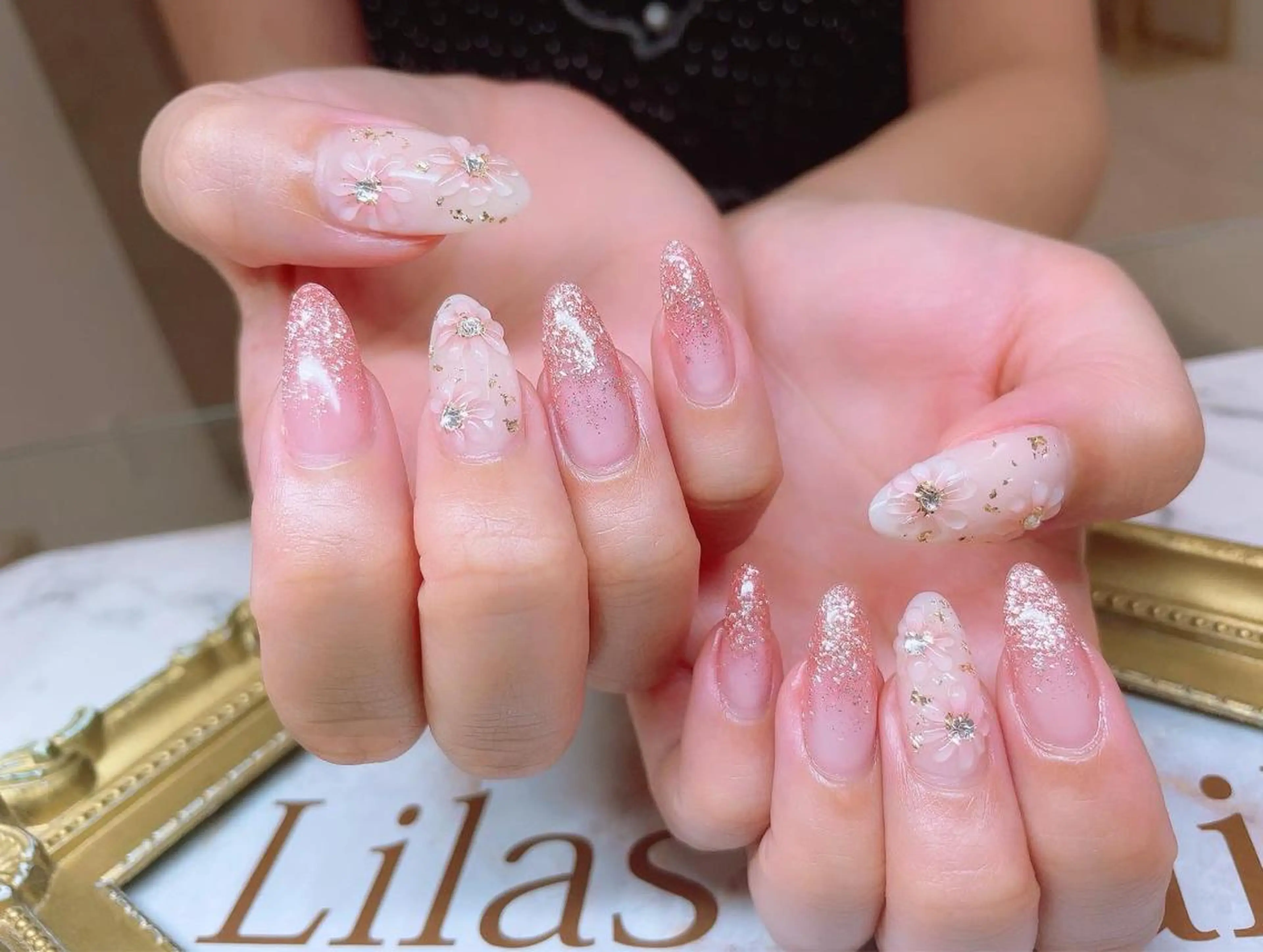 ネイル フラワーネイル ジェルネイル ハードジェル キラキラネイル ラメ(グリッター) Lilas Nailのネイルデザイン