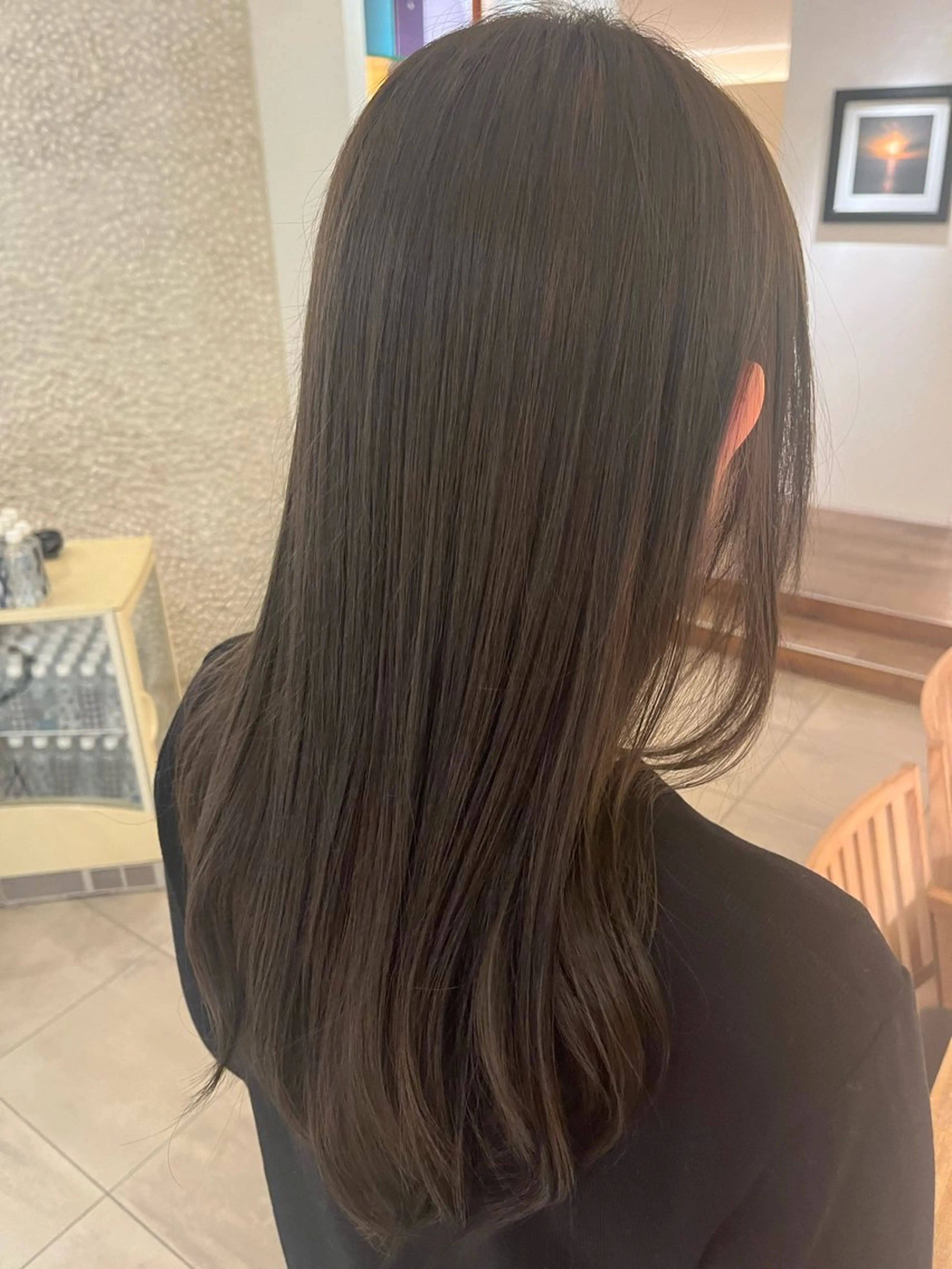 ロング カラー ベージュカラー オリーブベージュ 顔周りカット/ 透明感カラー/ユナのヘアスタイル