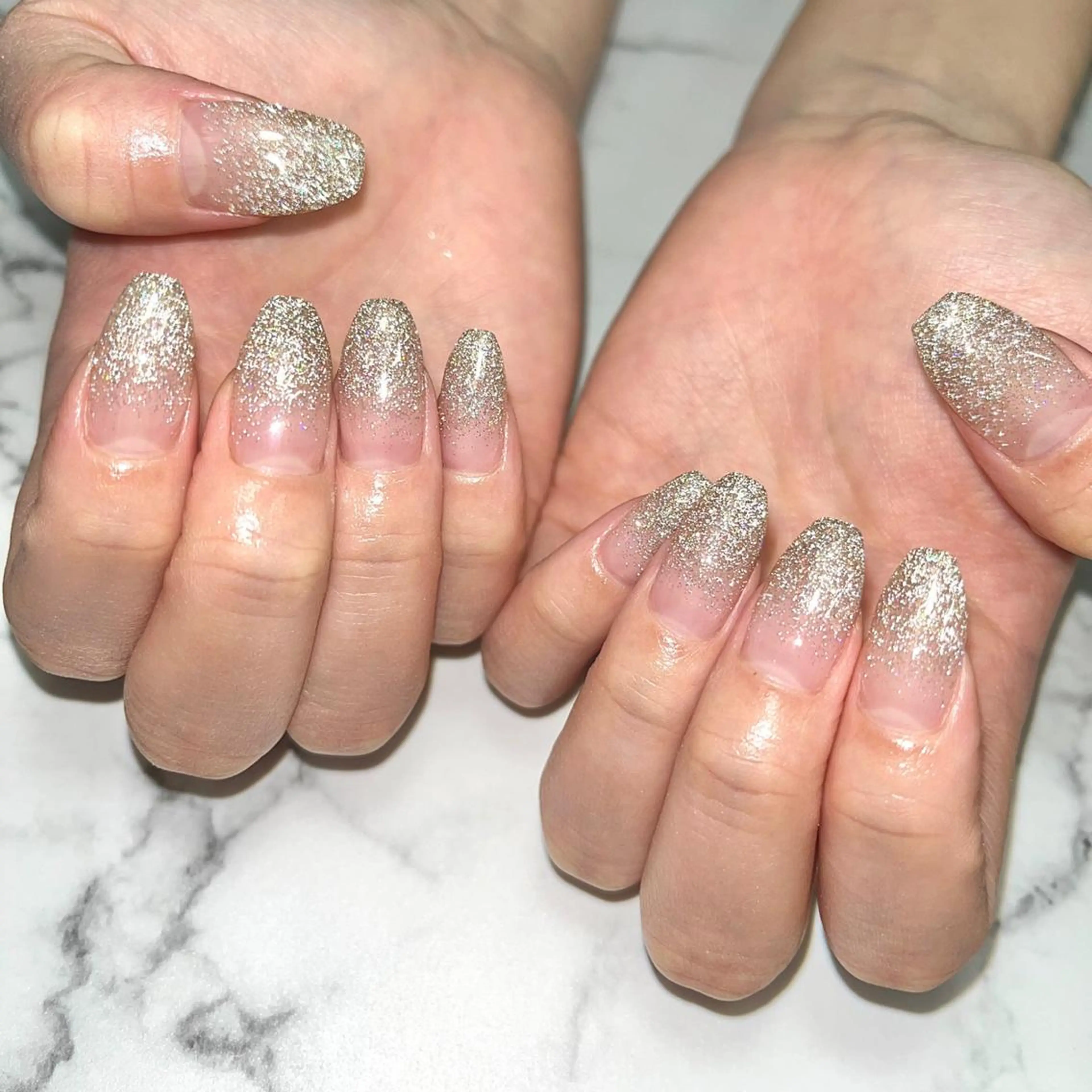 ネイル アートネイル フラッシュネイル ゴールド グラデーション キラキラネイル ハンドネイル NAIL NOWのネイルデザイン