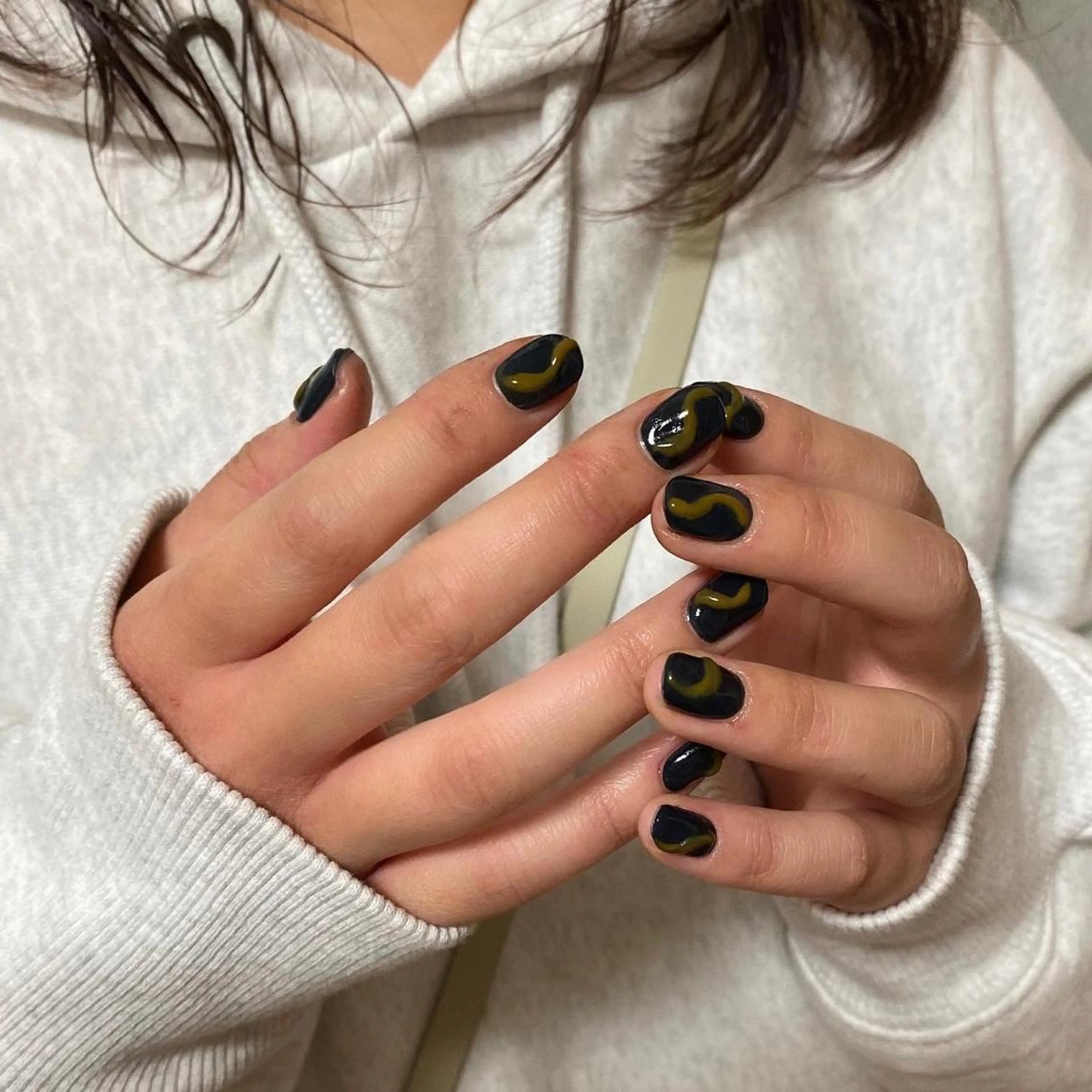 ネイル ネイビー ニュアンスネイル h.ours _のネイルデザイン