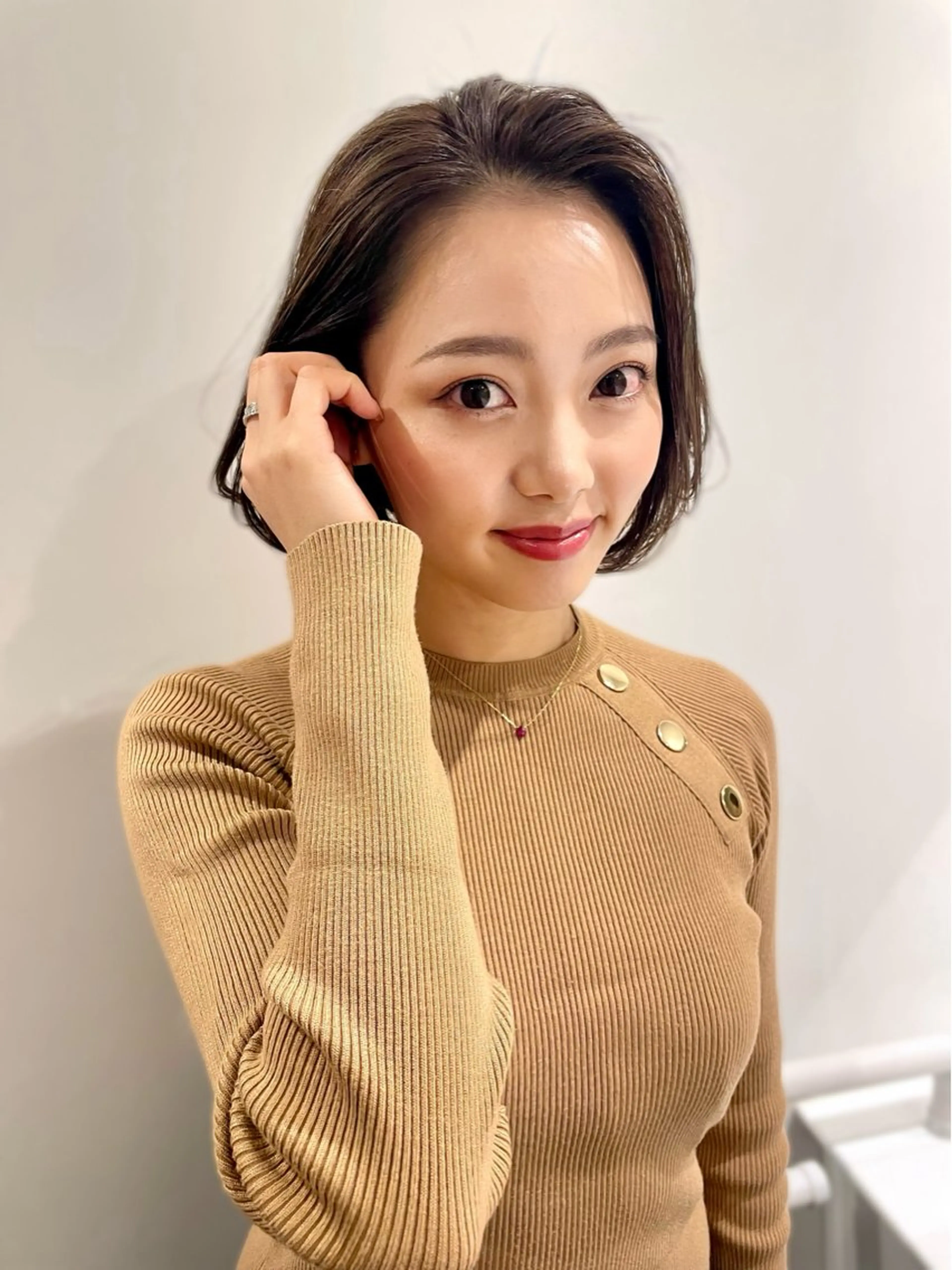 ミディアム ボブ ELLE salon 西梅田 小顔カットのヘアスタイル