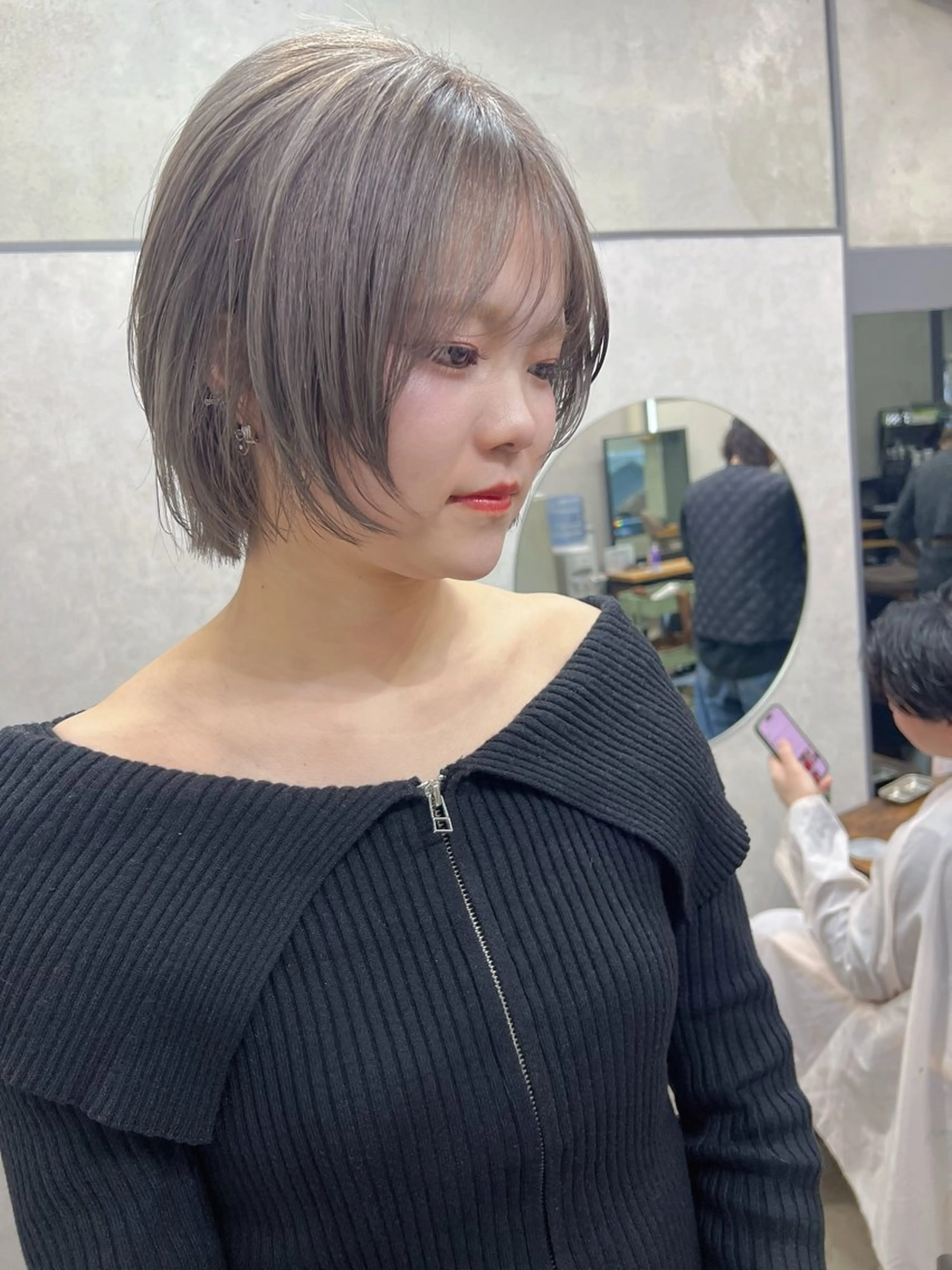 ショート カラー ボブレイヤー 透明感カラー ボブ レイヤーカット カット ヘアカラー YUI ハイトーンカラーのヘアスタイル