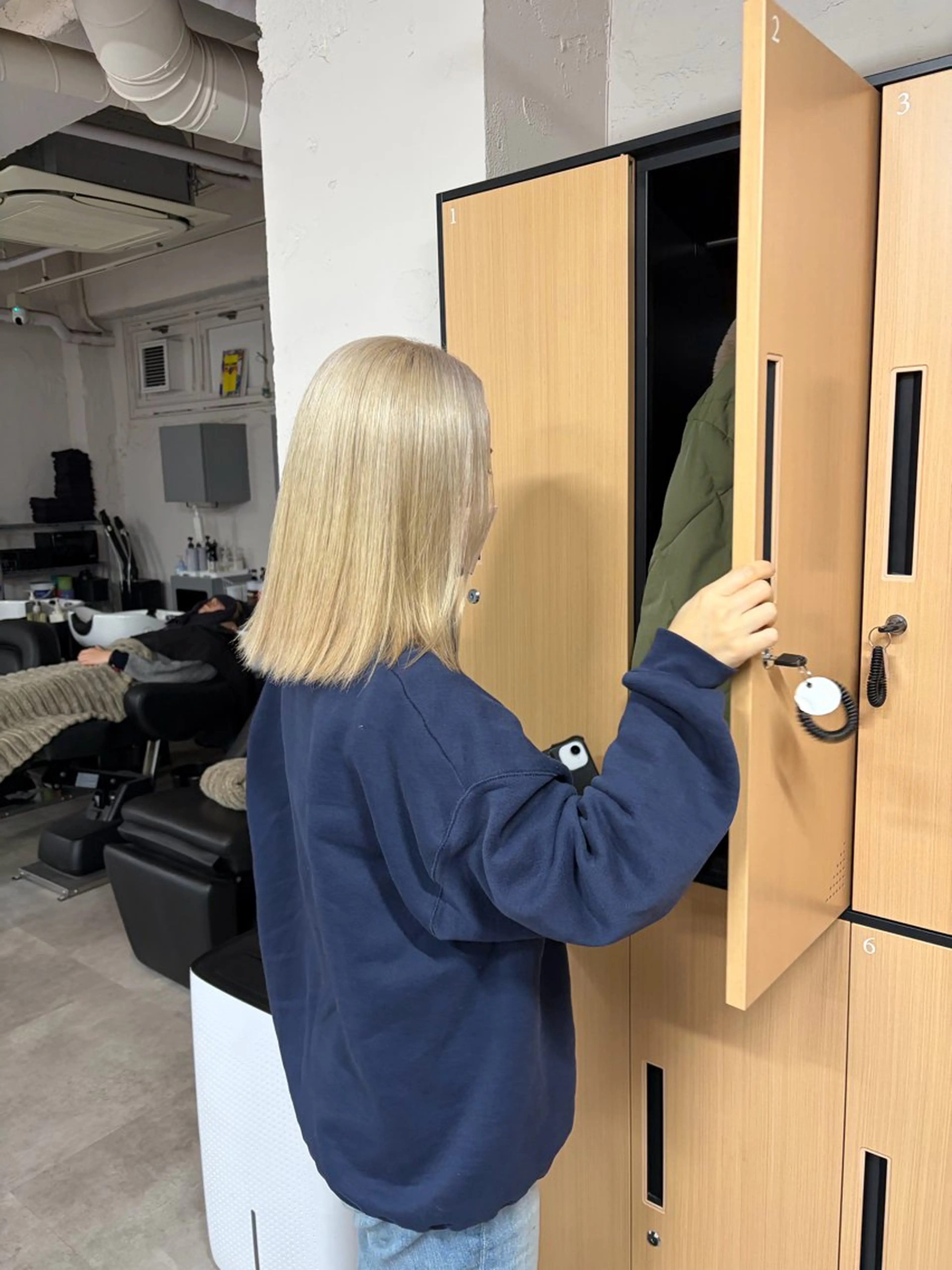 ミディアム カラー ブロンド ハイトーンカラー カット ヘアカラー tokute よしかわなお🍒のヘアスタイル