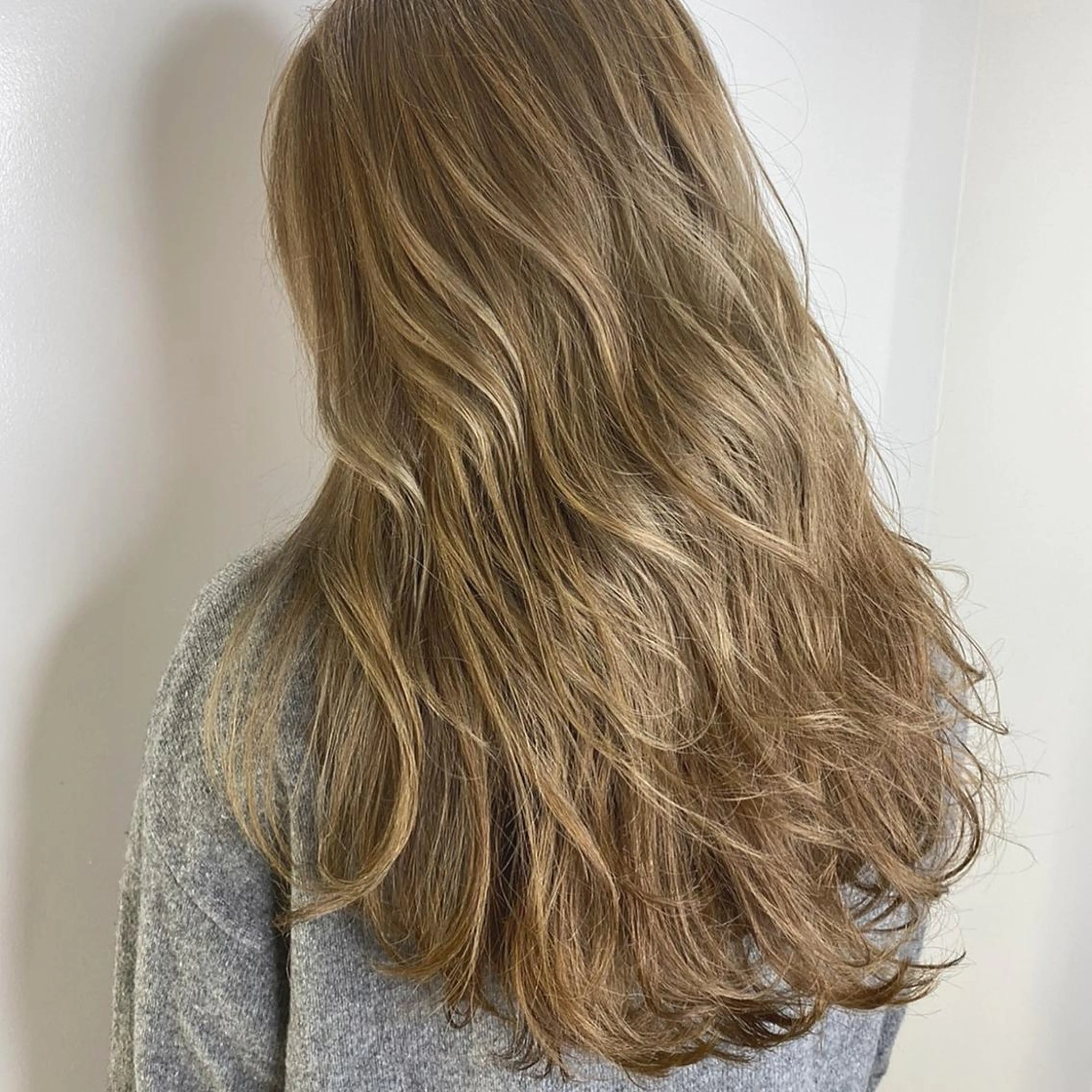 ロング カラー 似合わせベージュ 🍯ayumi🍯のヘアスタイル