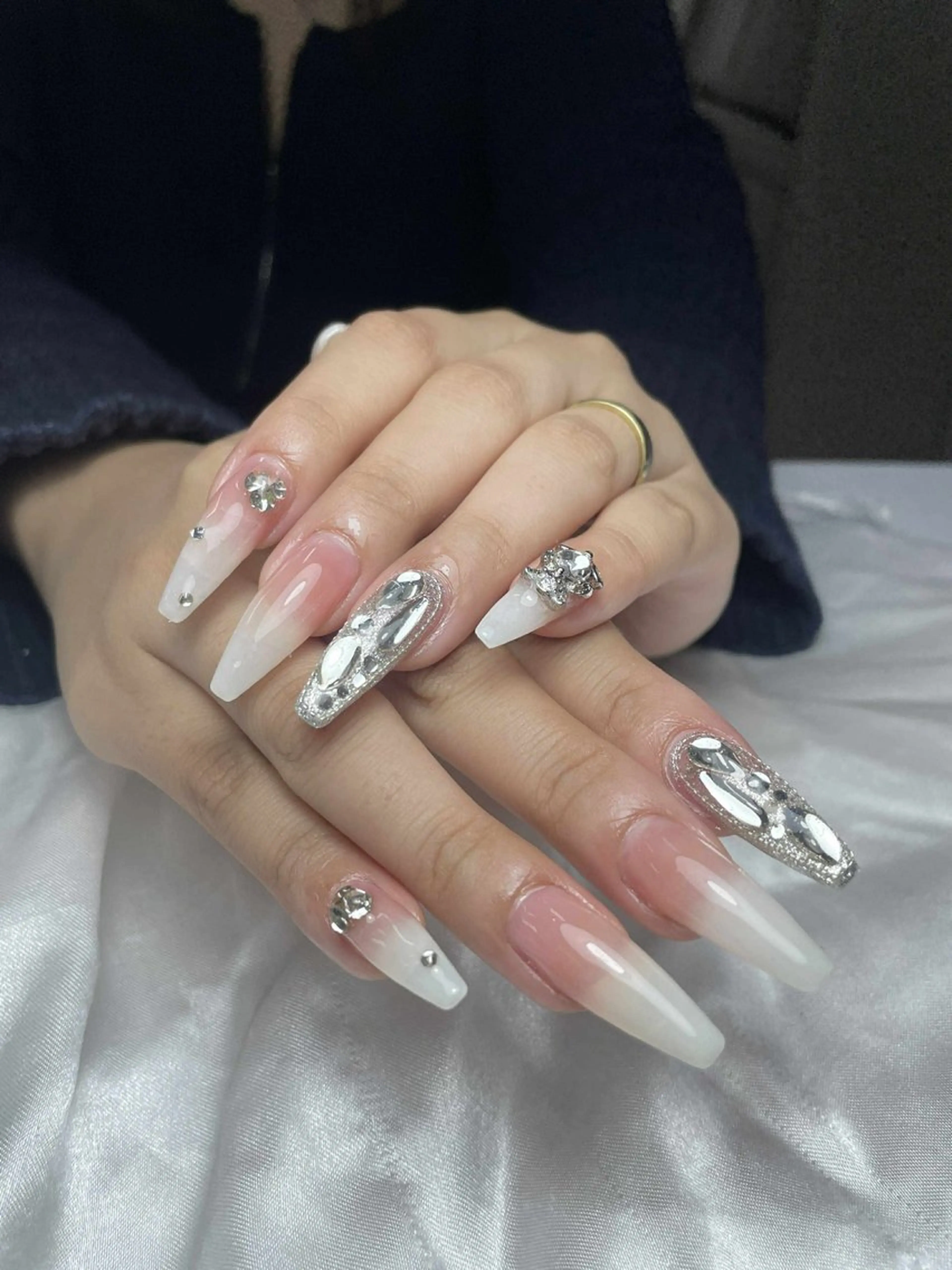 ネイル べっ甲ネイル チークネイル フラッシュネイル フレンチネイル グラデーション ハンドネイル Nguyen thi Linhのネイルデザイン