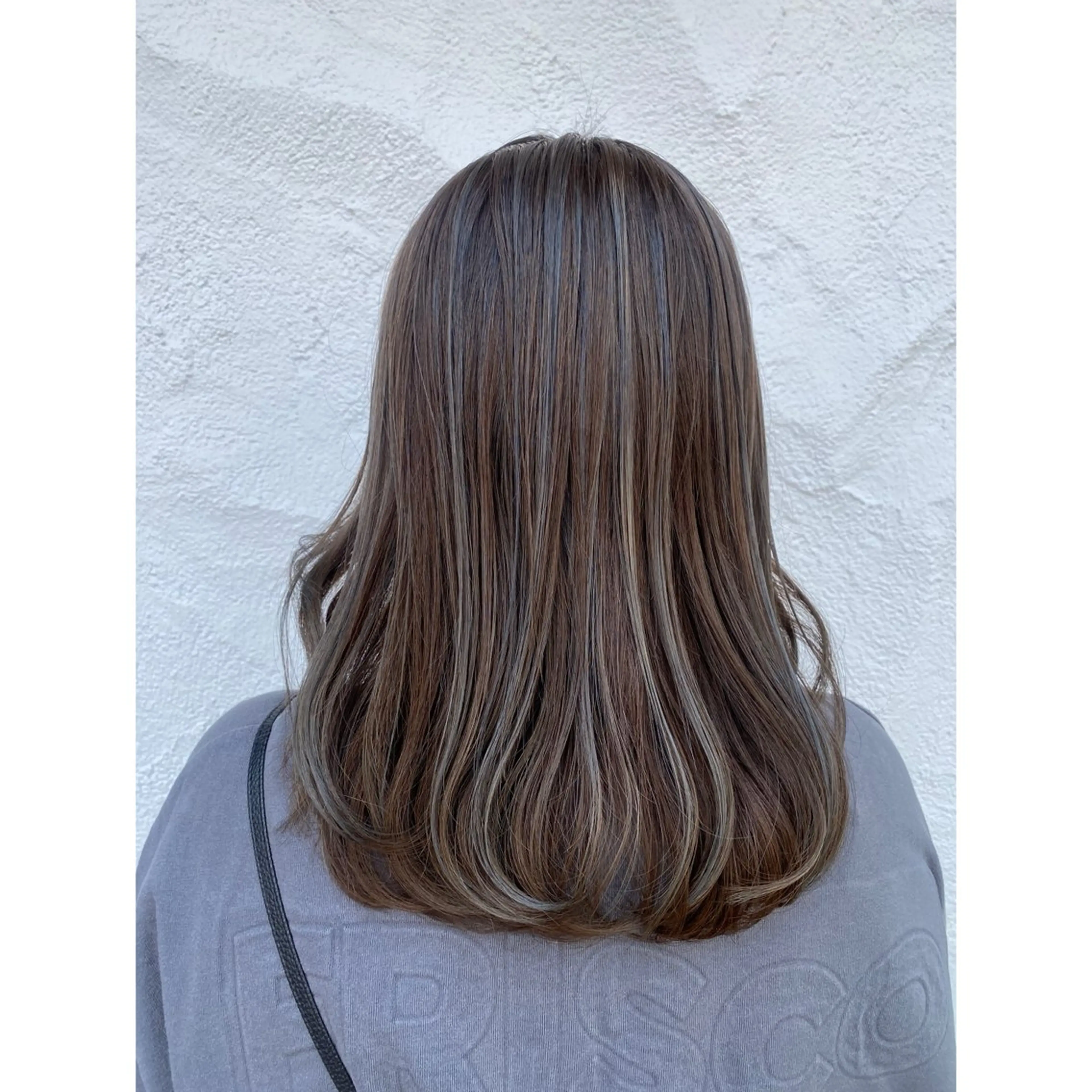 セミロング カラー 🪞Kana｜透明感 カラー × 髪質改善のヘアスタイル