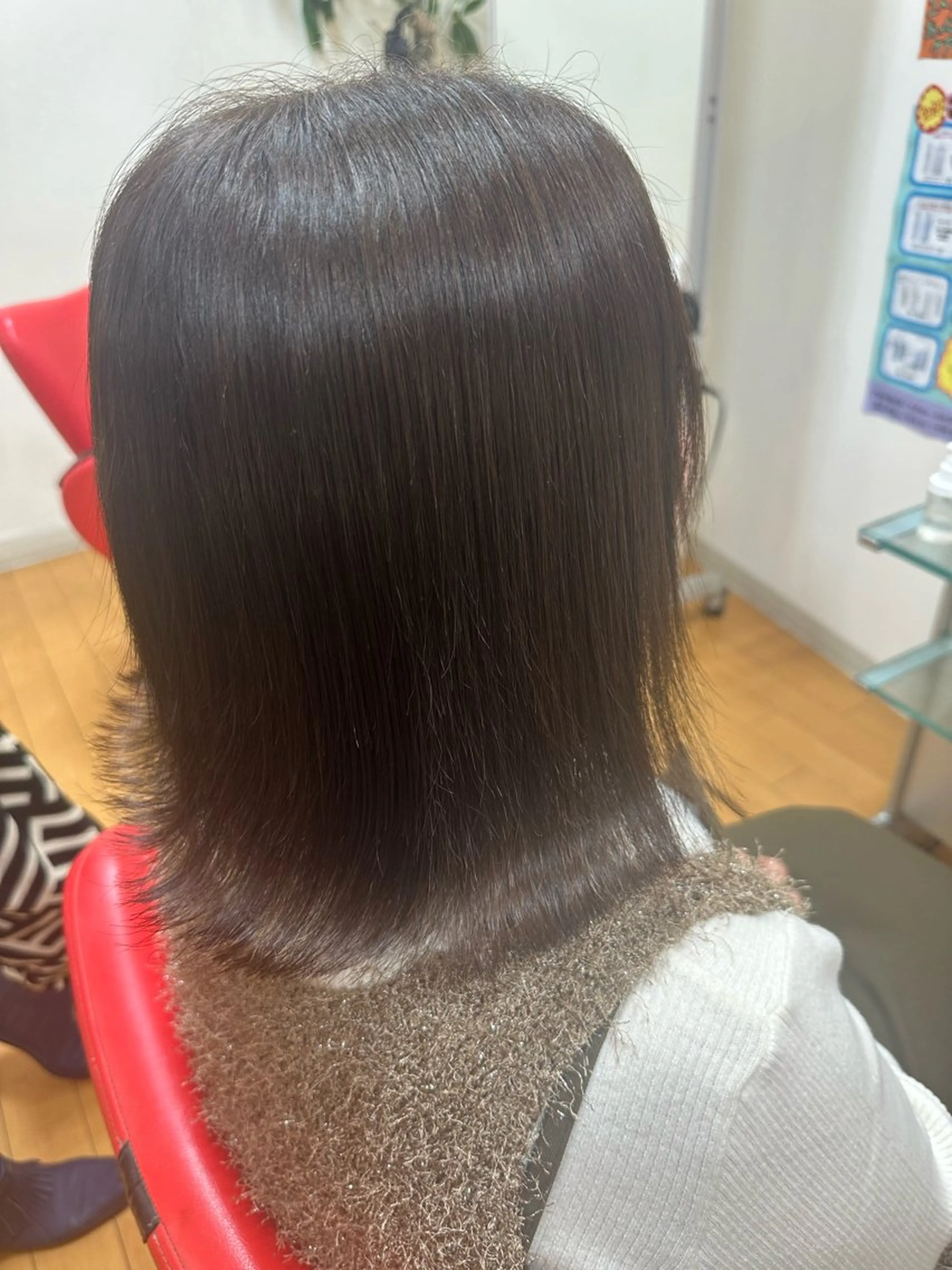 セミロング カラー 林 萌恵のヘアスタイル