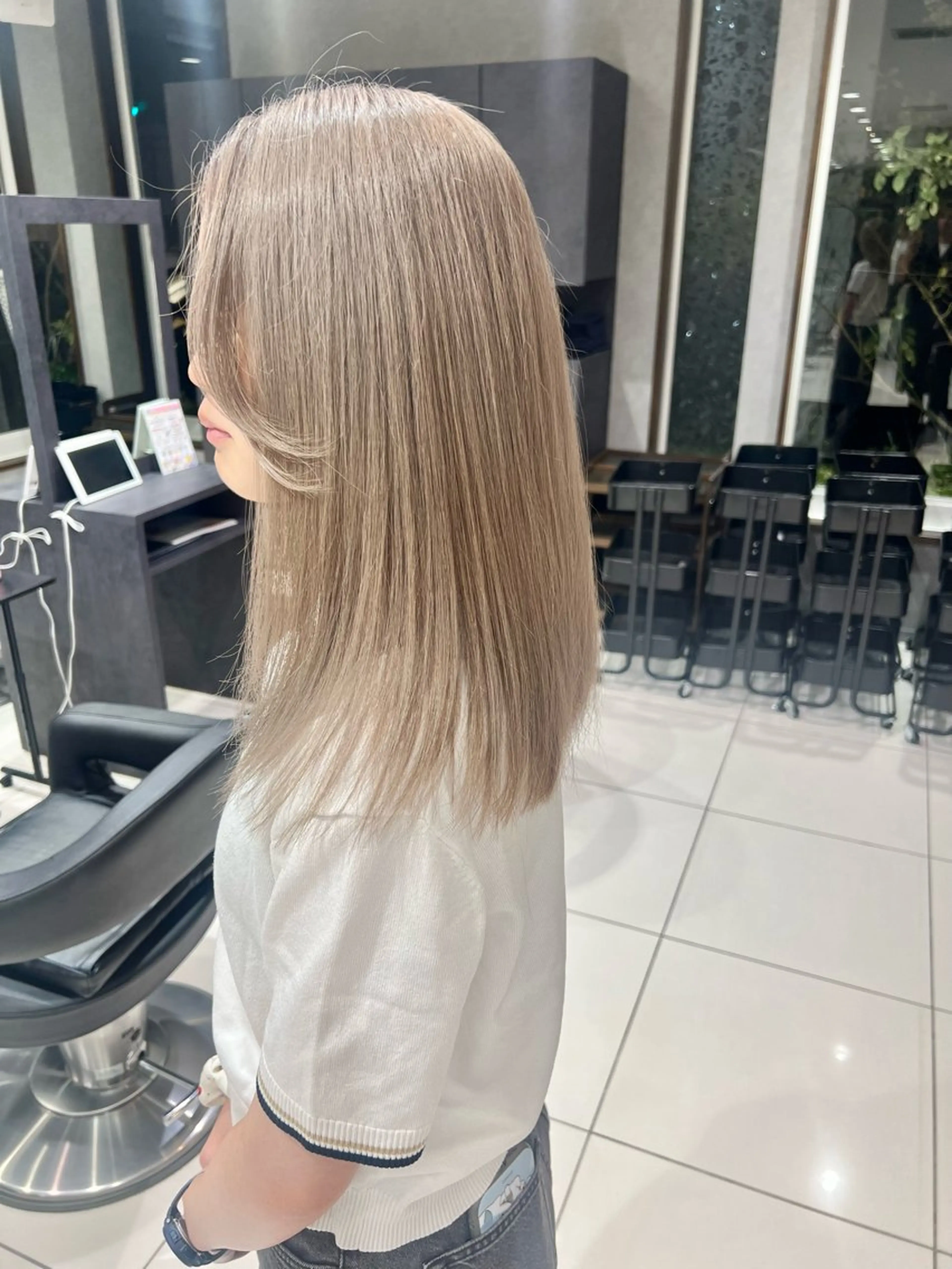 セミロング カラー ブリーチ ヘアカラー 下條 真のヘアスタイル