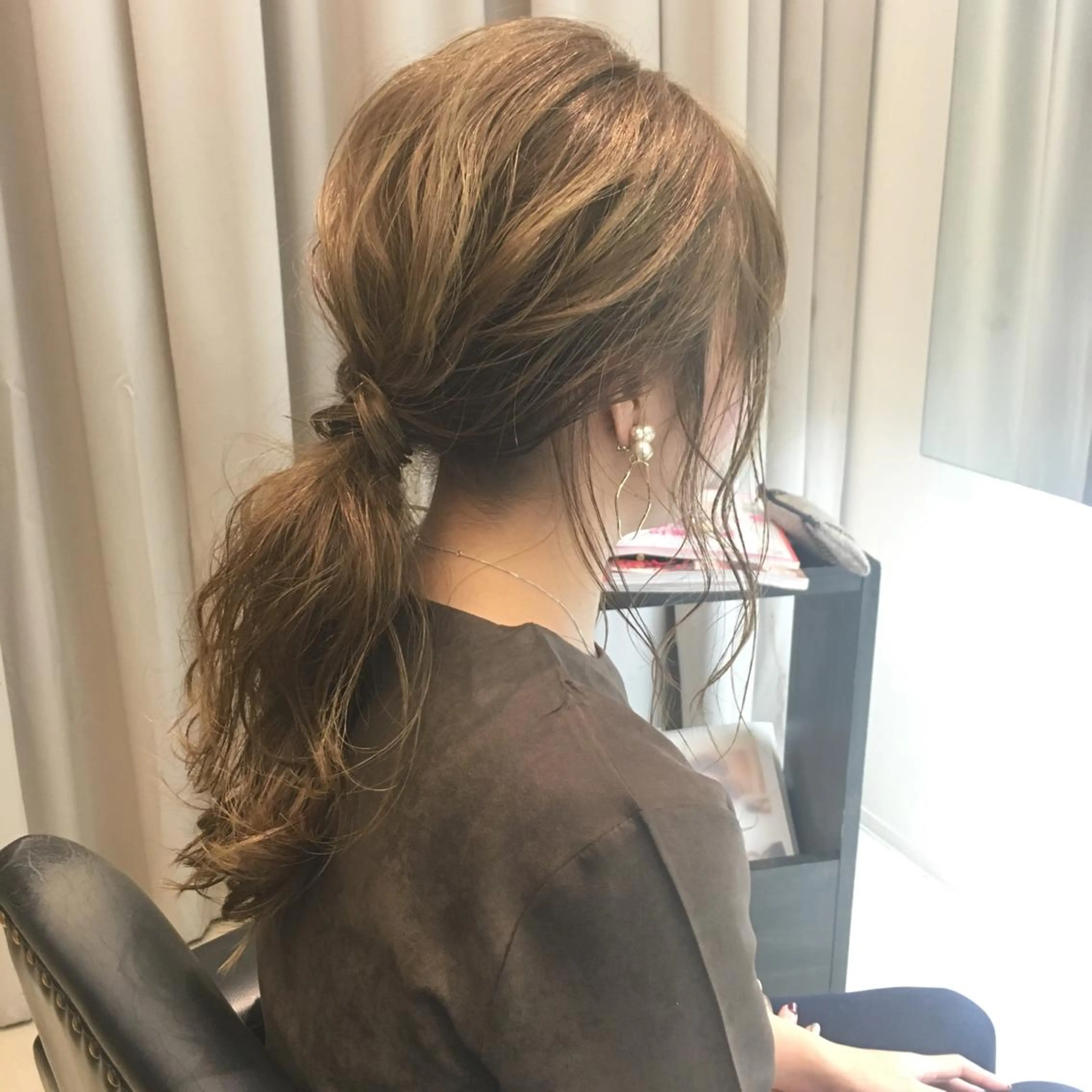 ロング カラー ヘアアレンジ グレージュ カーキグレージュ Lien所属・西川 ヒロキのヘアスタイル