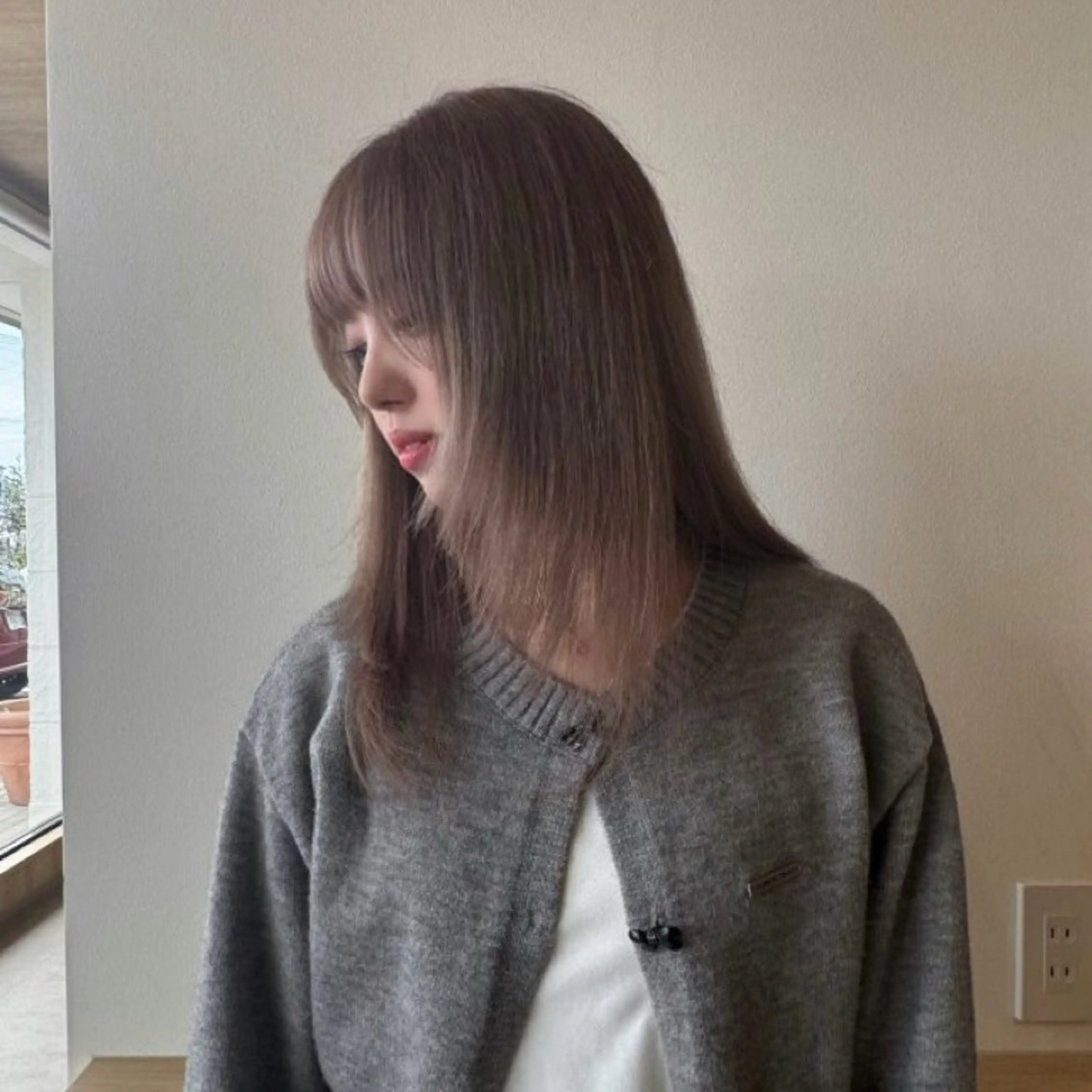 セミロング カラー ベージュカラー ブリーチ ケアブリーチ 透明感カラー ハイトーンカラー kosuke 表参道のヘアスタイル