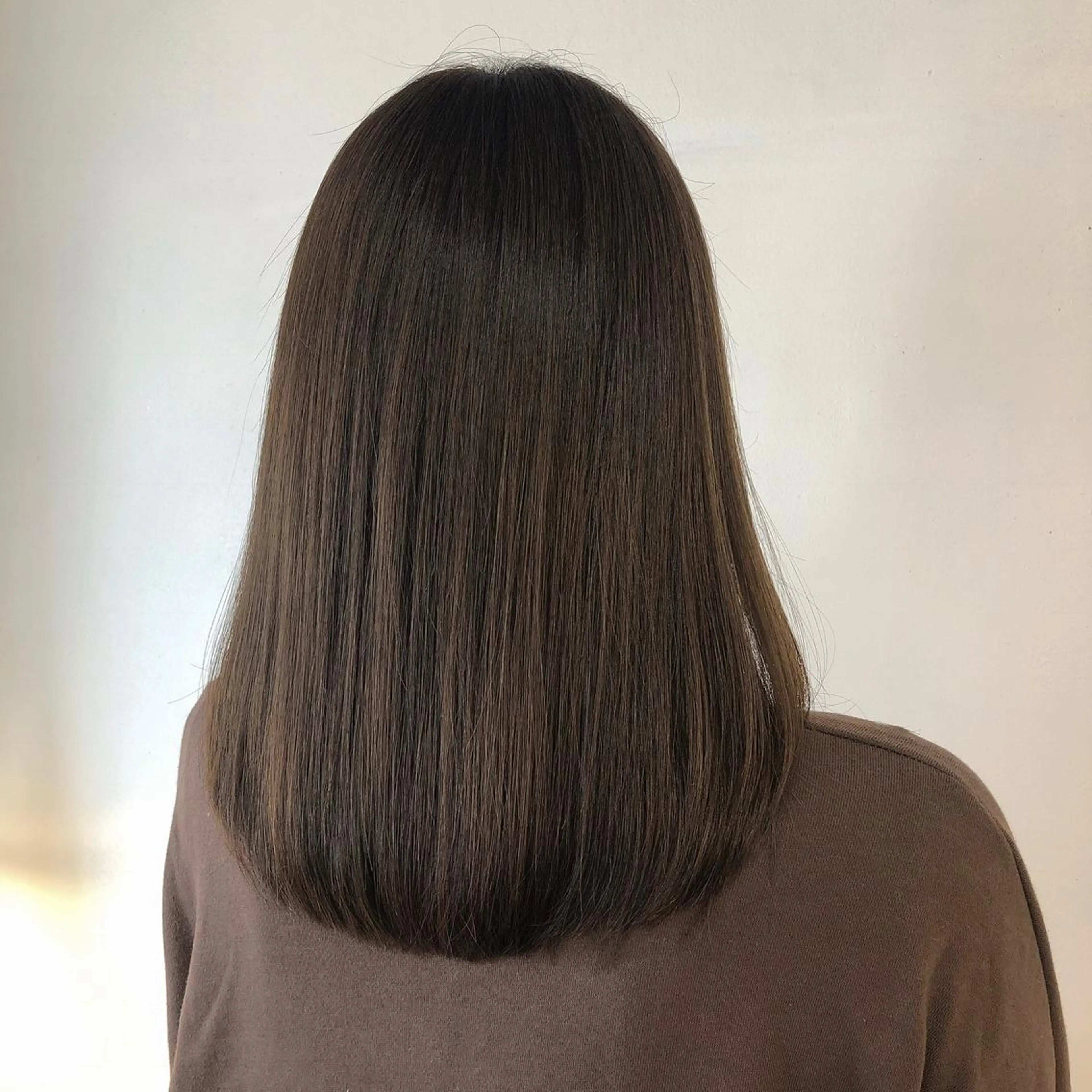 セミロング カラー ベージュカラー 卒業式のヘアスタイル ヘアカラー トリートメント h a k u 大倉 卓人のヘアスタイル