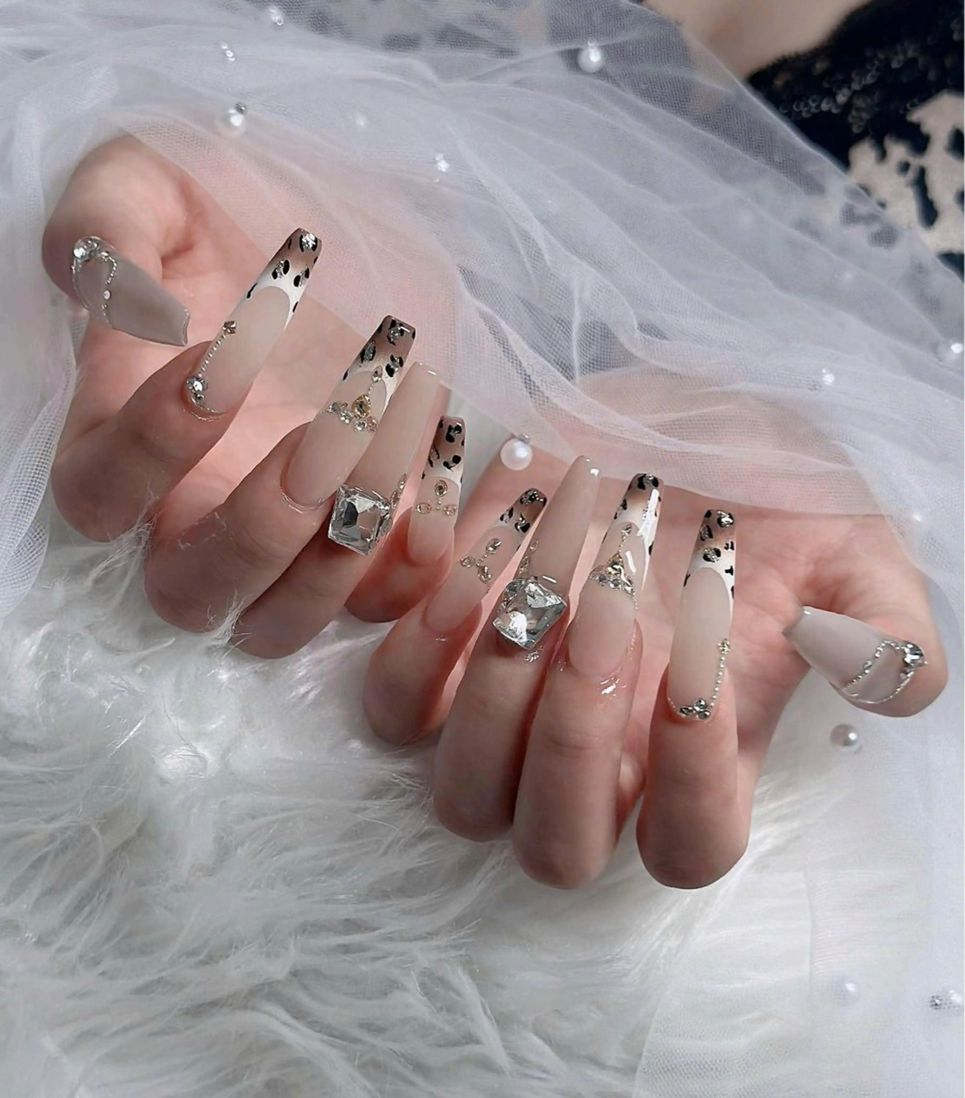 ネイル フレンチネイル ジェルネイル ガラスフレンチ ハロウィン ハート ハンドネイル H.baby Nail Salonのネイルデザイン