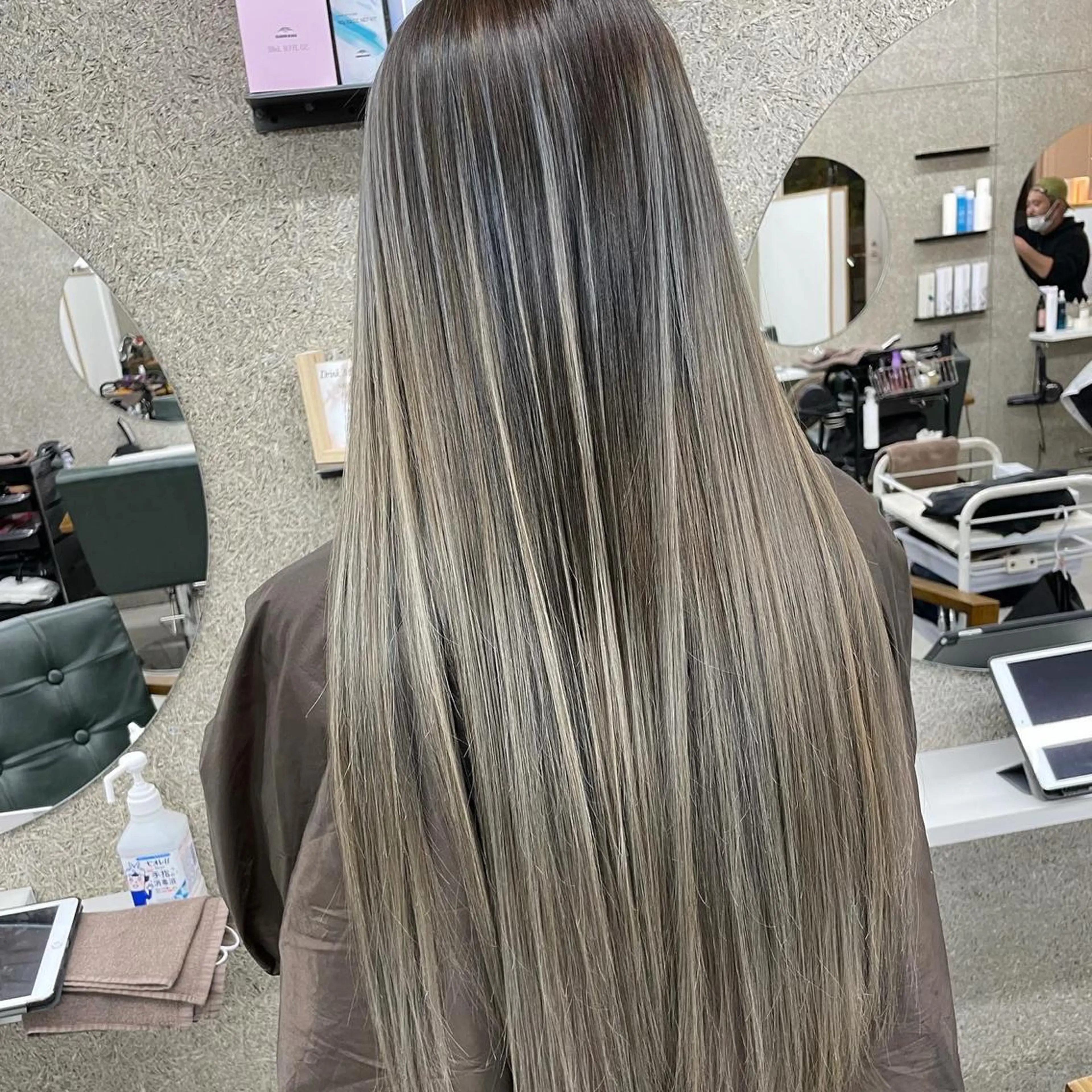 ロング カラー Lull1人美容室 バレイヤージュのヘアスタイル