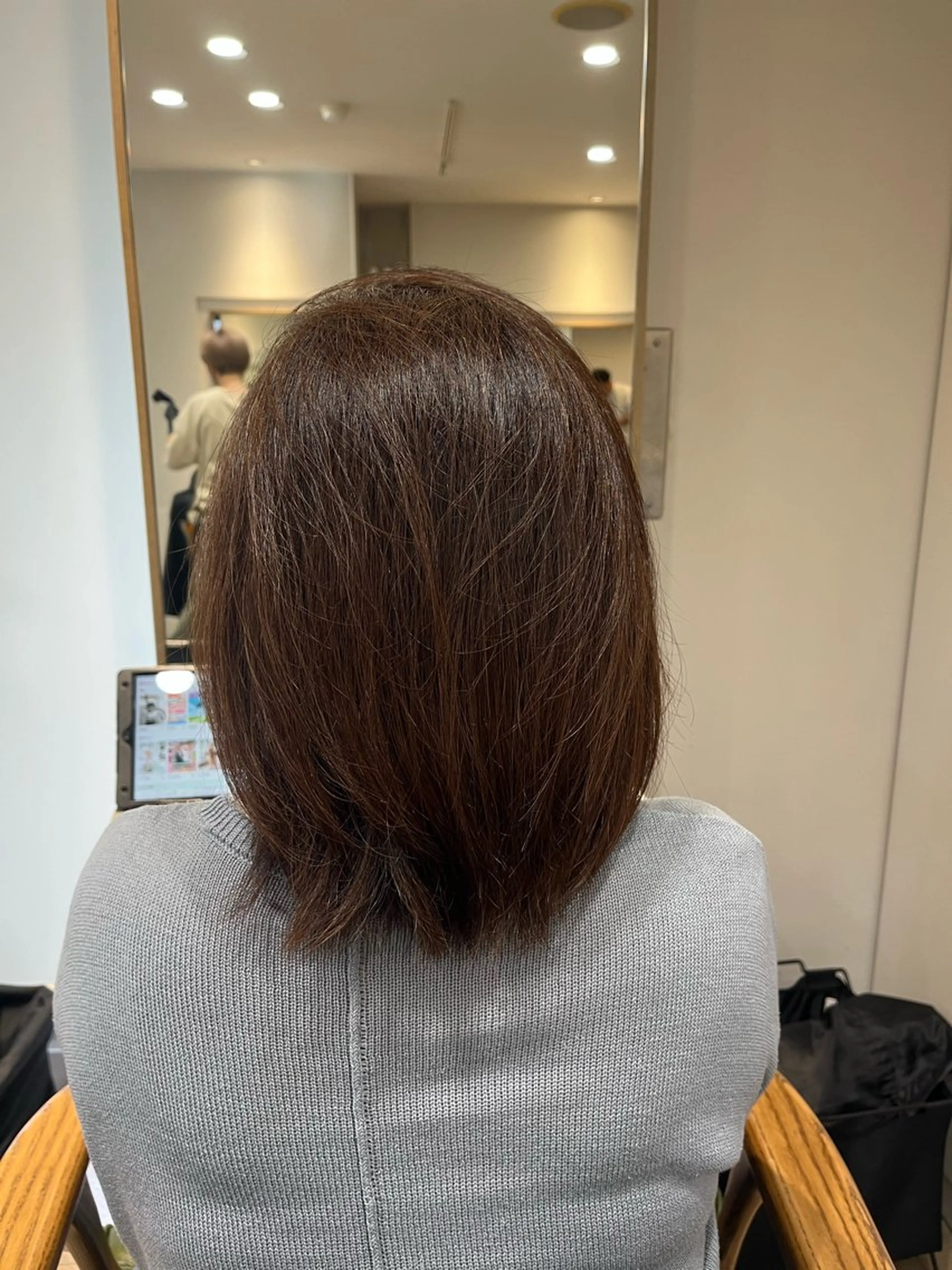 ミディアム 小鴨 美佳のヘアスタイル