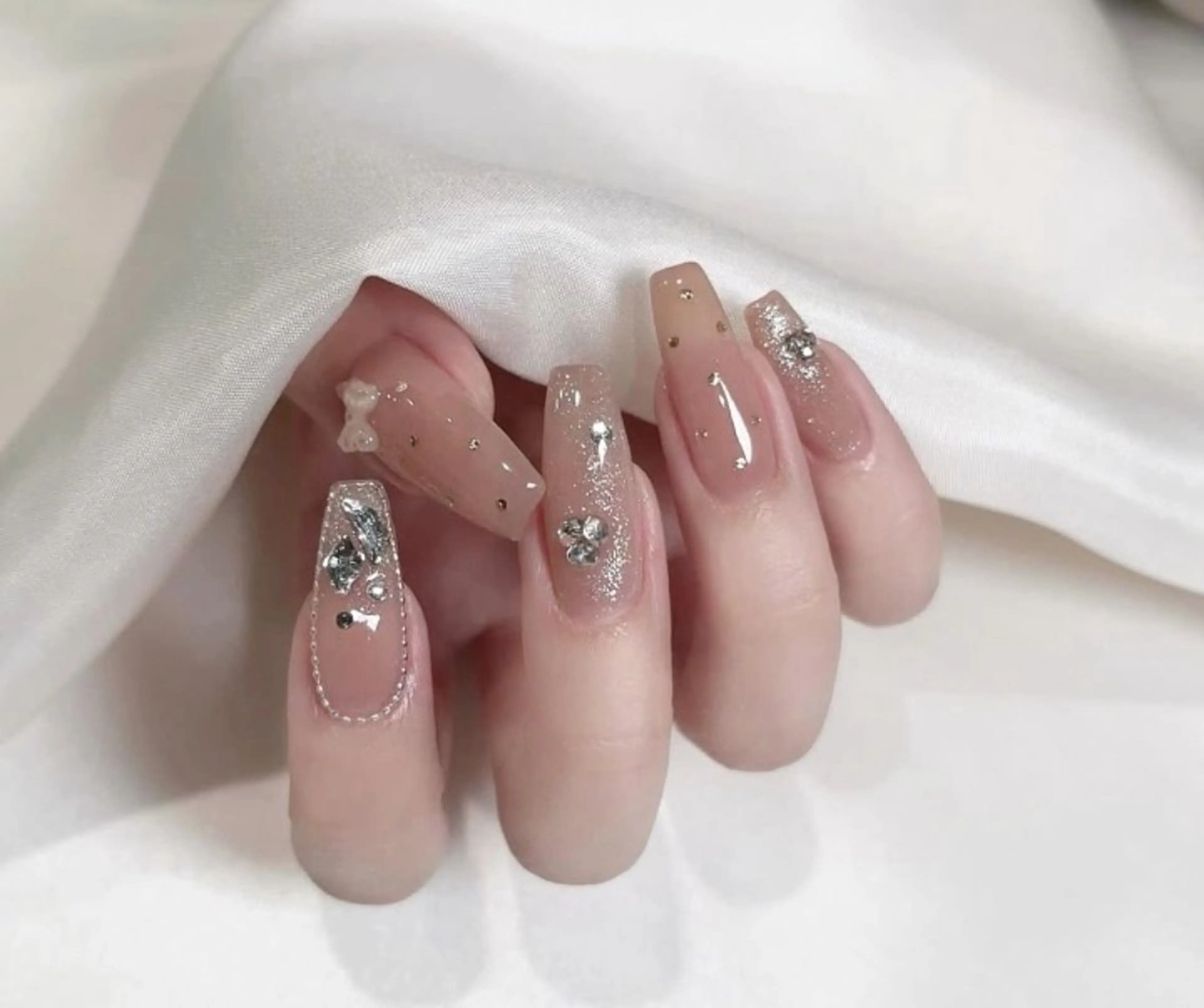 カラー グラデーションカラー ピンクカラー ハンドネイル AIN Nailのネイルデザイン