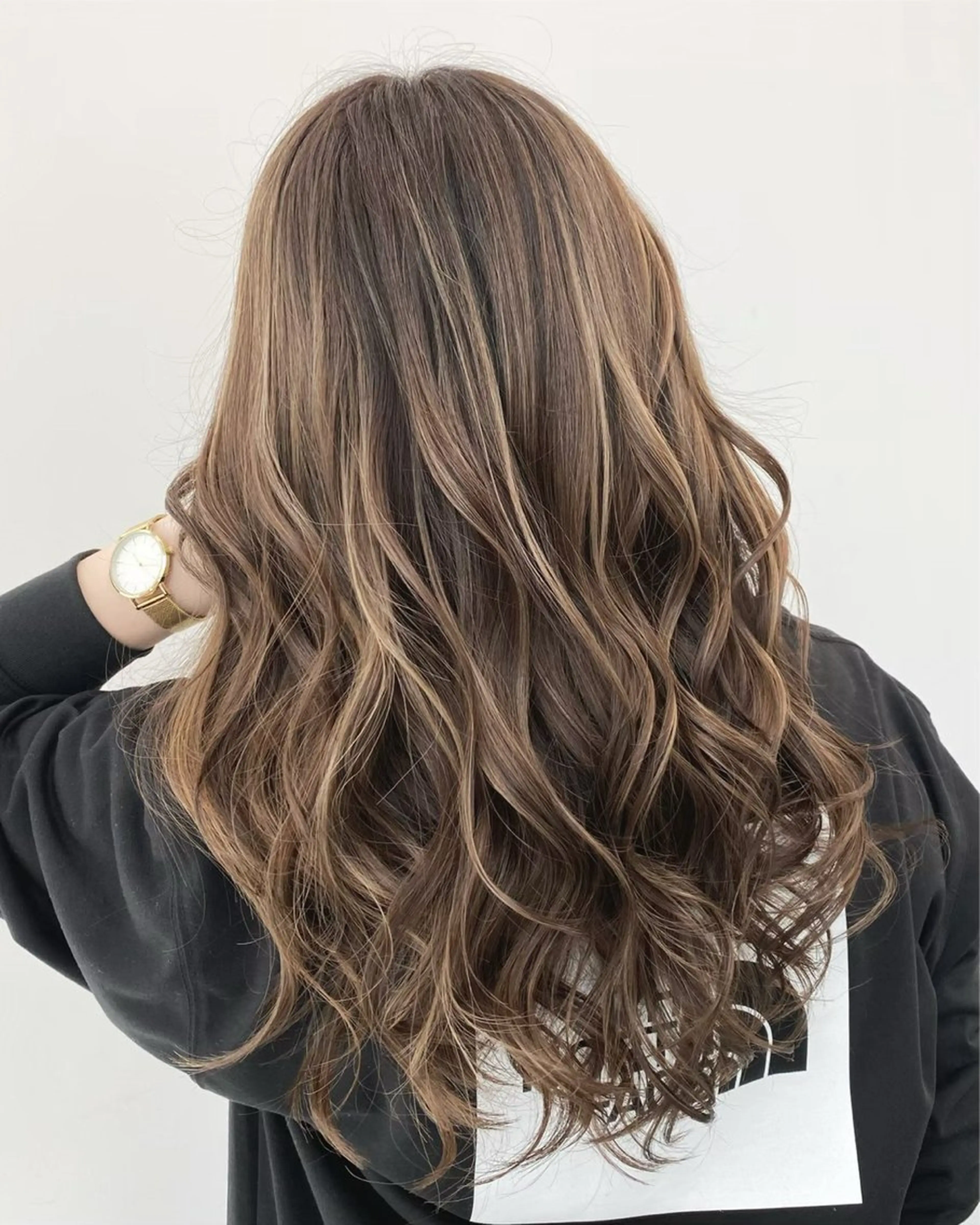 ロング カラー ハイライトカラー ハイライト カット ヘアカラー トリートメント ブリーチカラー 安田海音のヘアスタイル