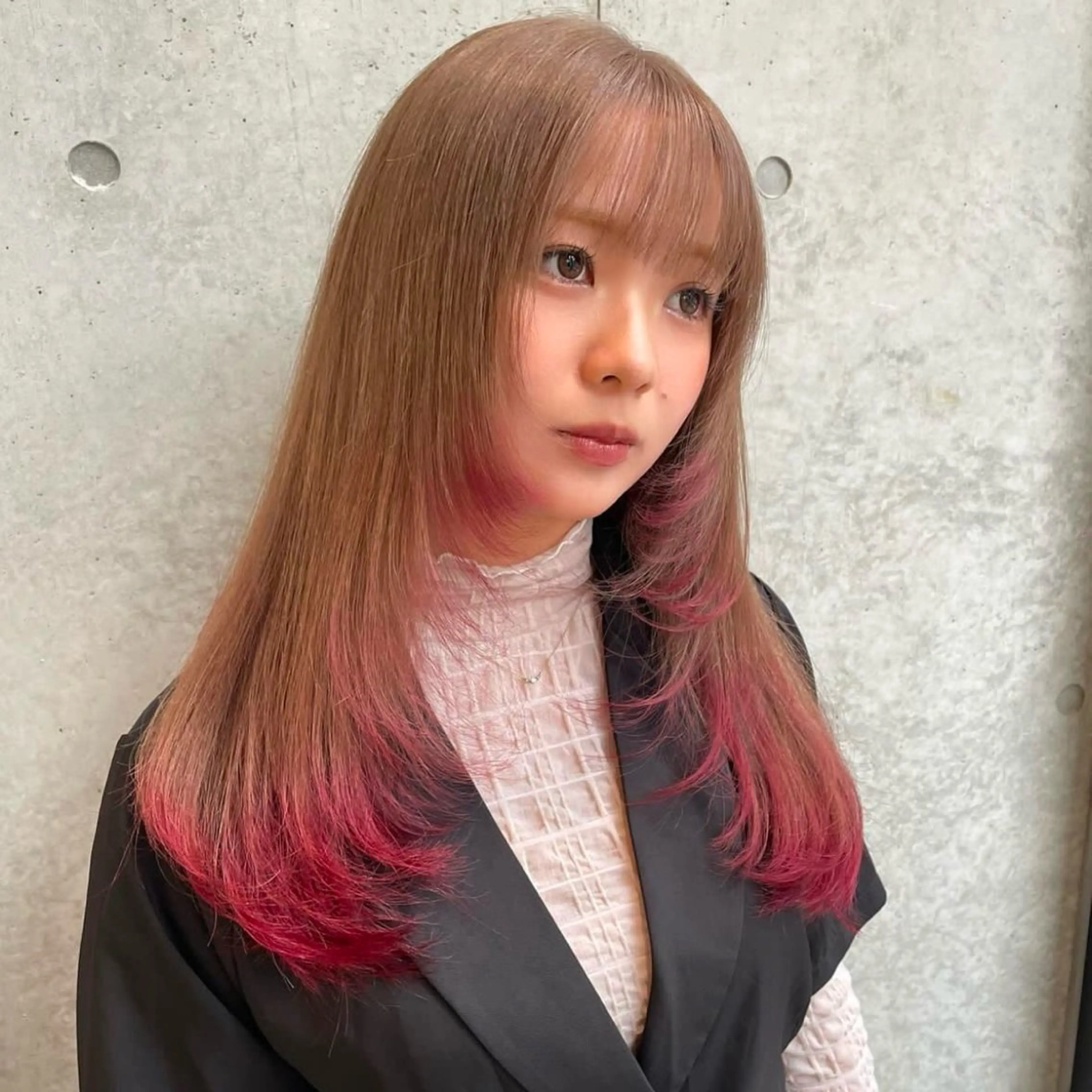セミロング カラー ベージュカラー デザインカラー ハイトーンカラー ミルクティーベージュ ピンクカラー カット ヘアカラー トリートメント Mizobe misakiのヘアスタイル