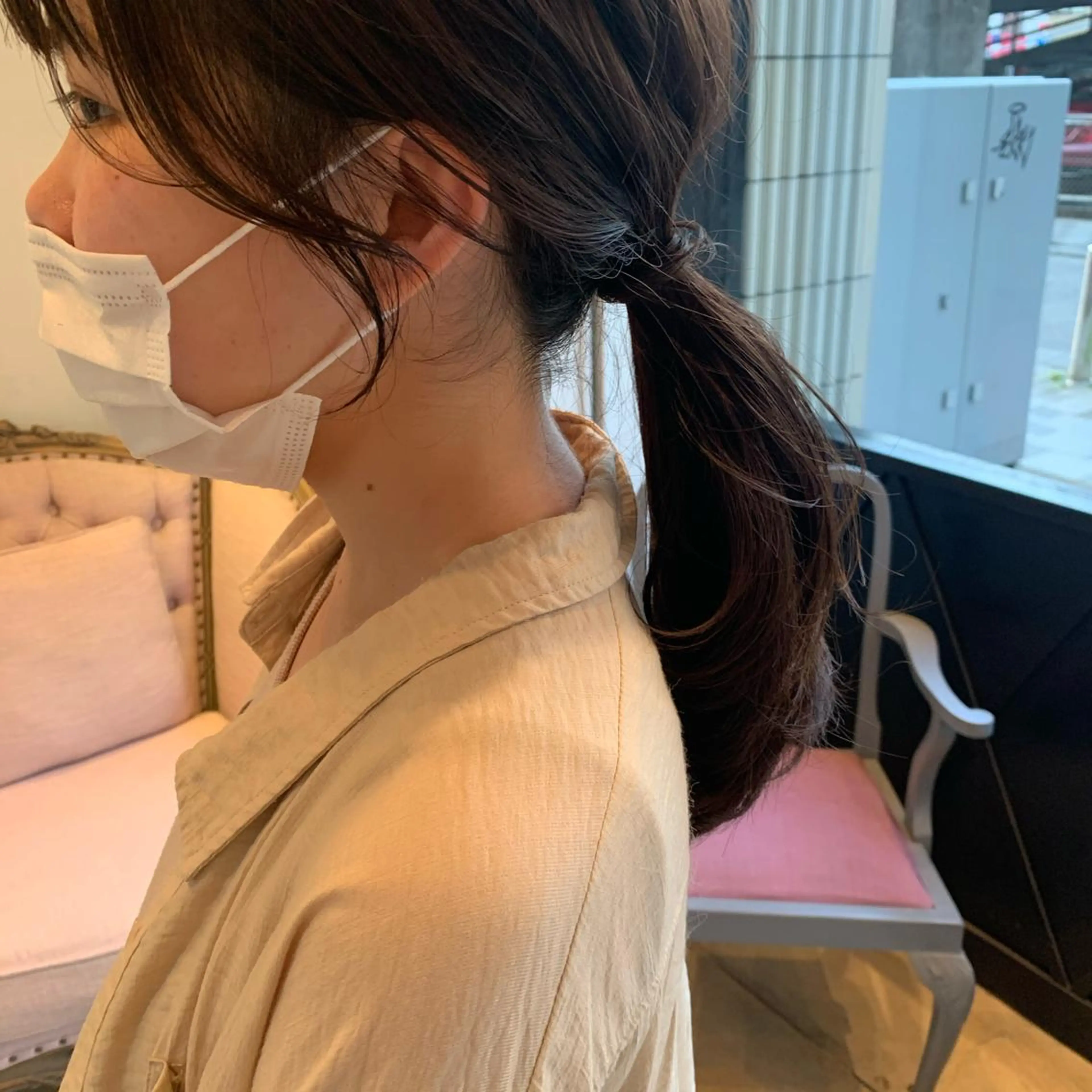 ロング おくれ毛 SAKINO. ベージュカラーのヘアスタイル