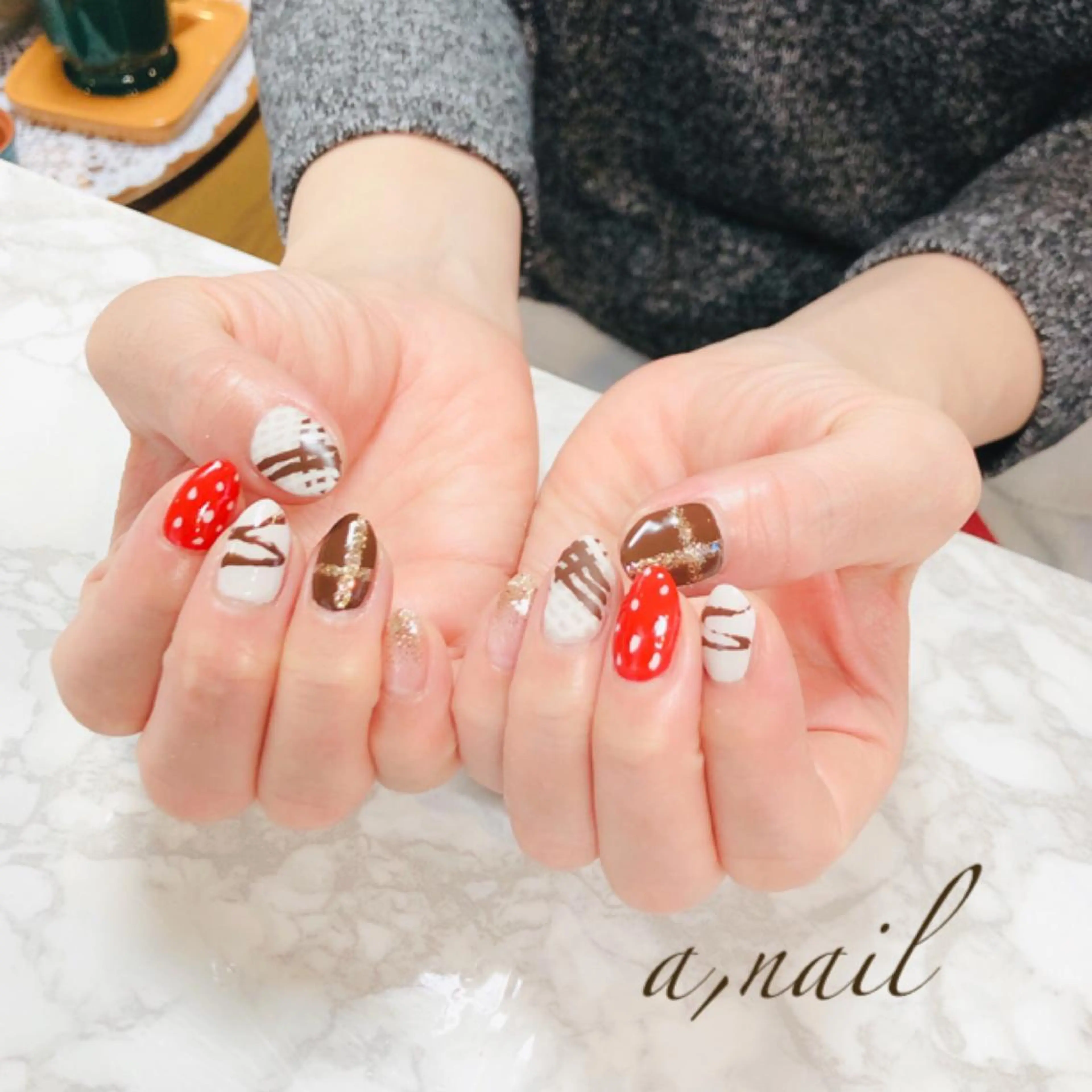 ネイル フットネイル ラメ(グリッター) ニュアンスネイル オフィスネイル ワンカラーネイル ハンドネイル ネイルサロン エーネイルのネイルデザイン