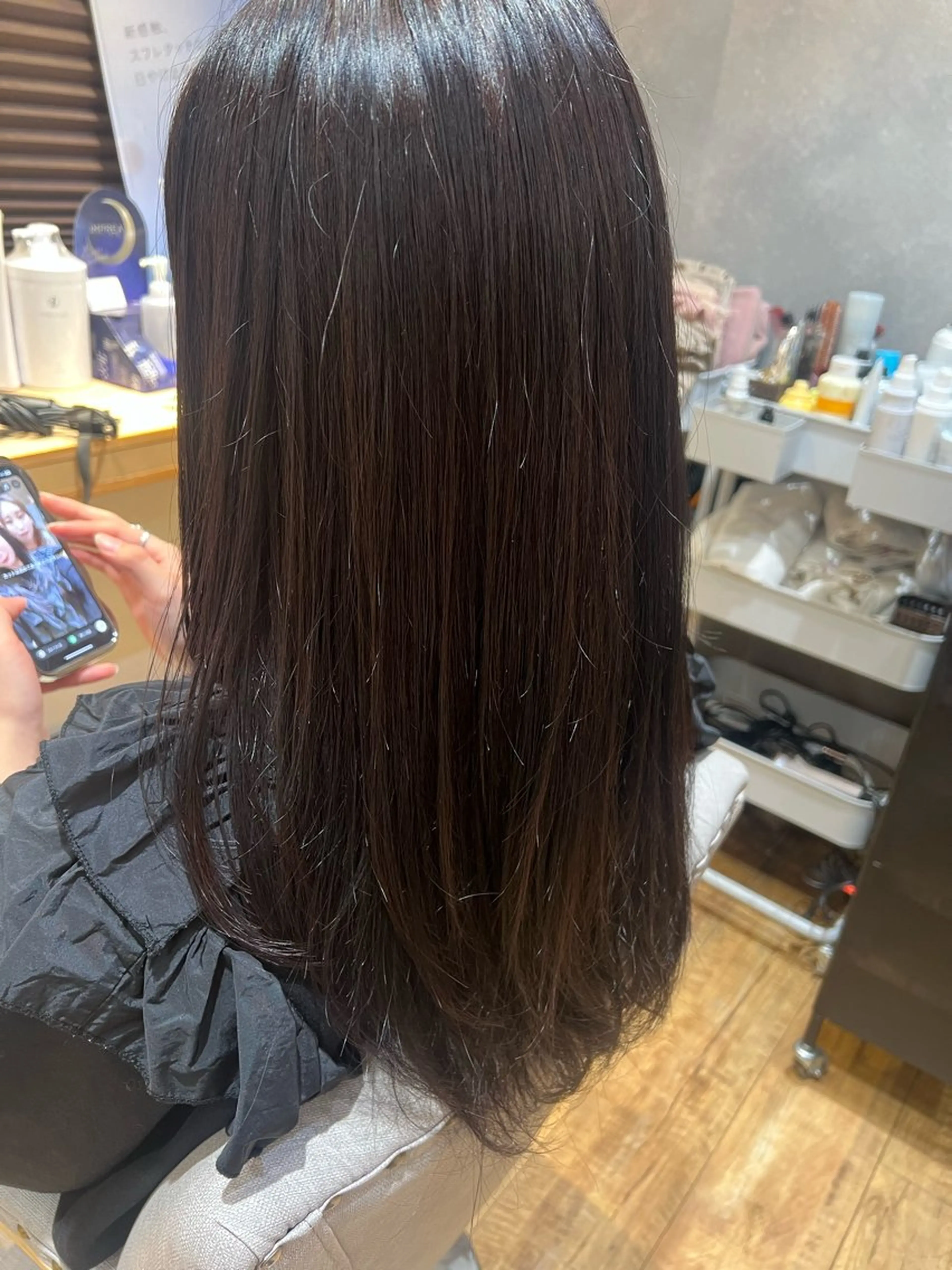 ロング 高辻 日菜のヘアスタイル