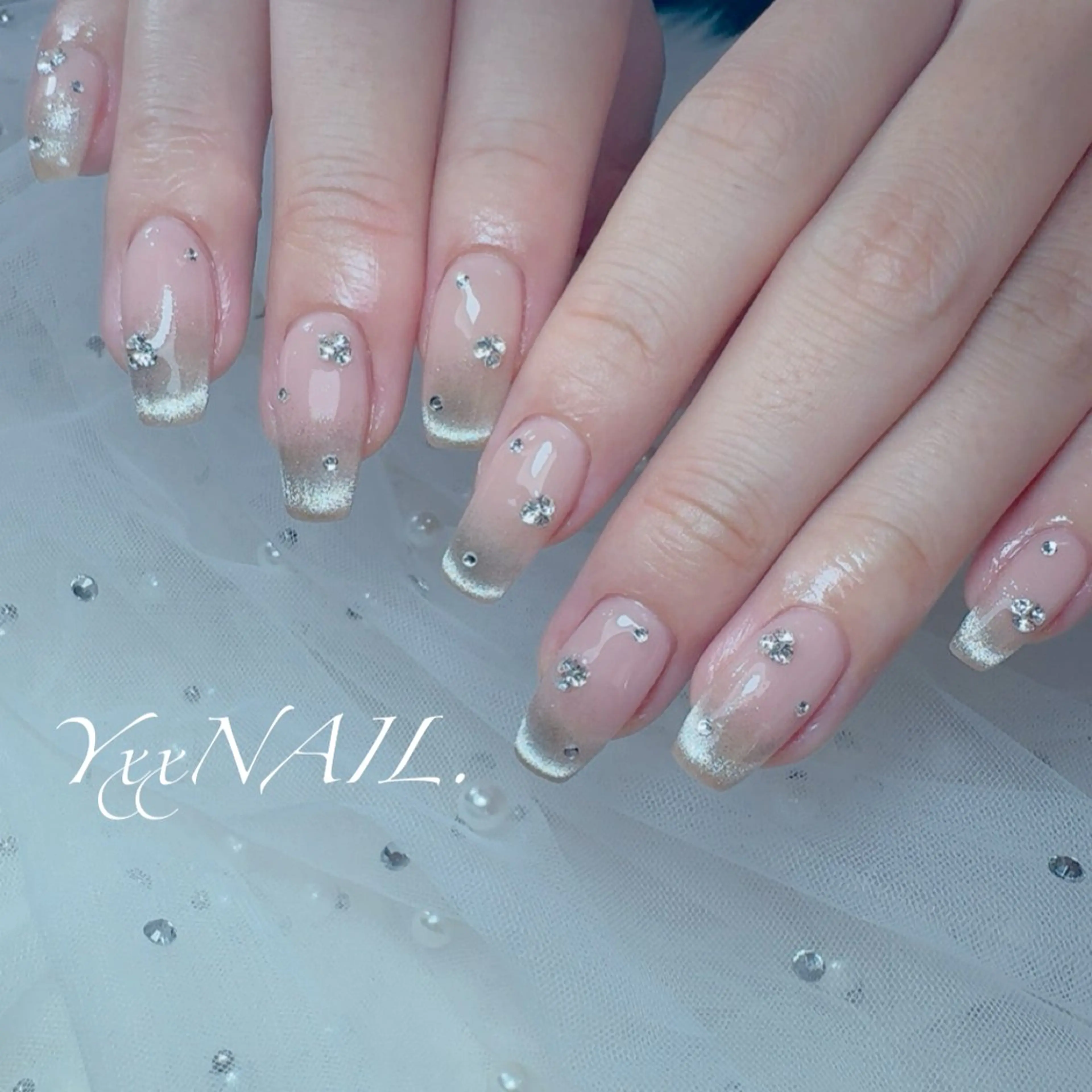 ネイル ワンホンネイル ハンドネイル フットネイル プライベートサロン 🩵YxxNAIL.のネイルデザイン