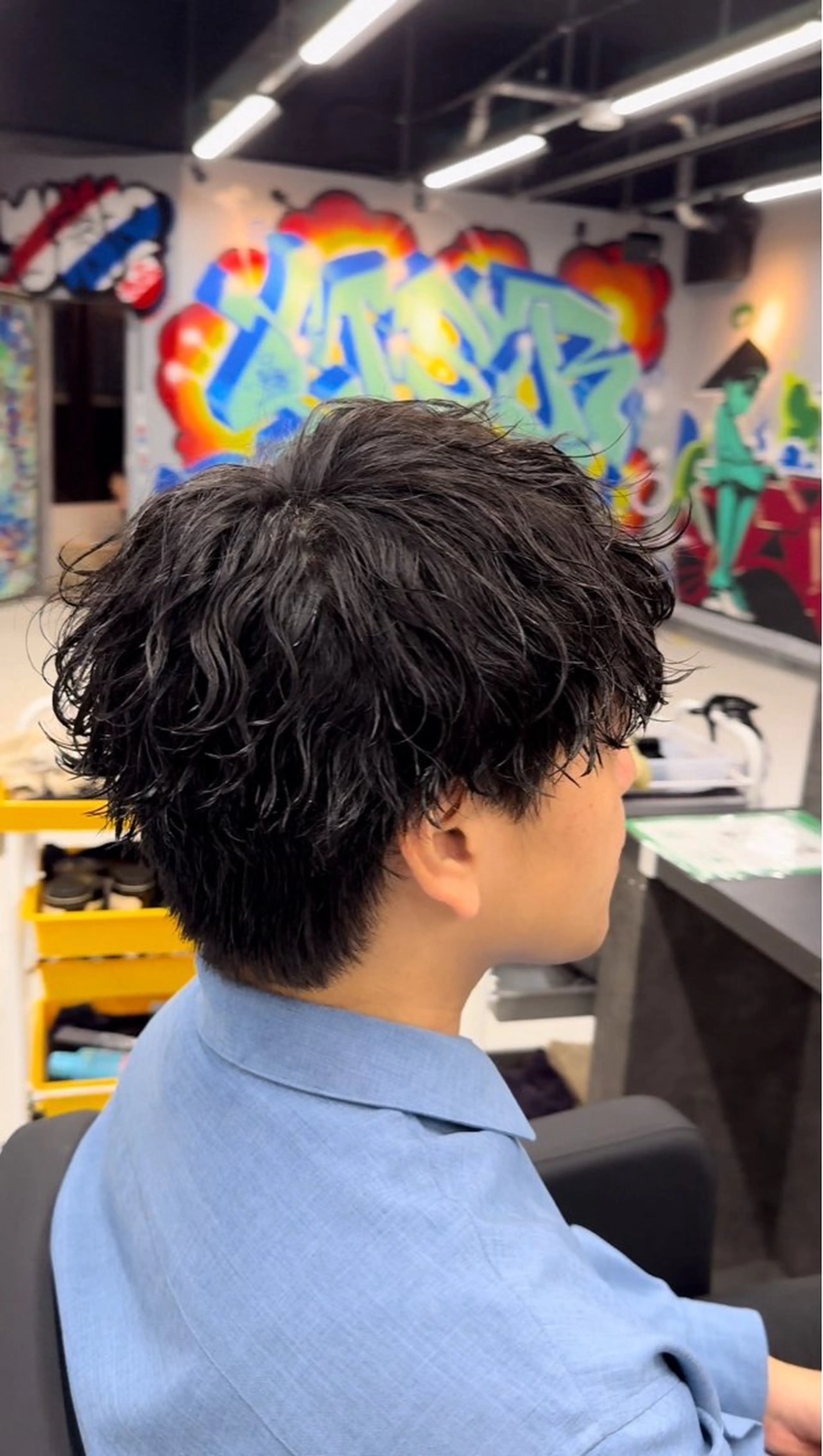 メンズ マッシュ 波巻きパーマ メンズパーマ 毛流れ/シャドウのヘアスタイル