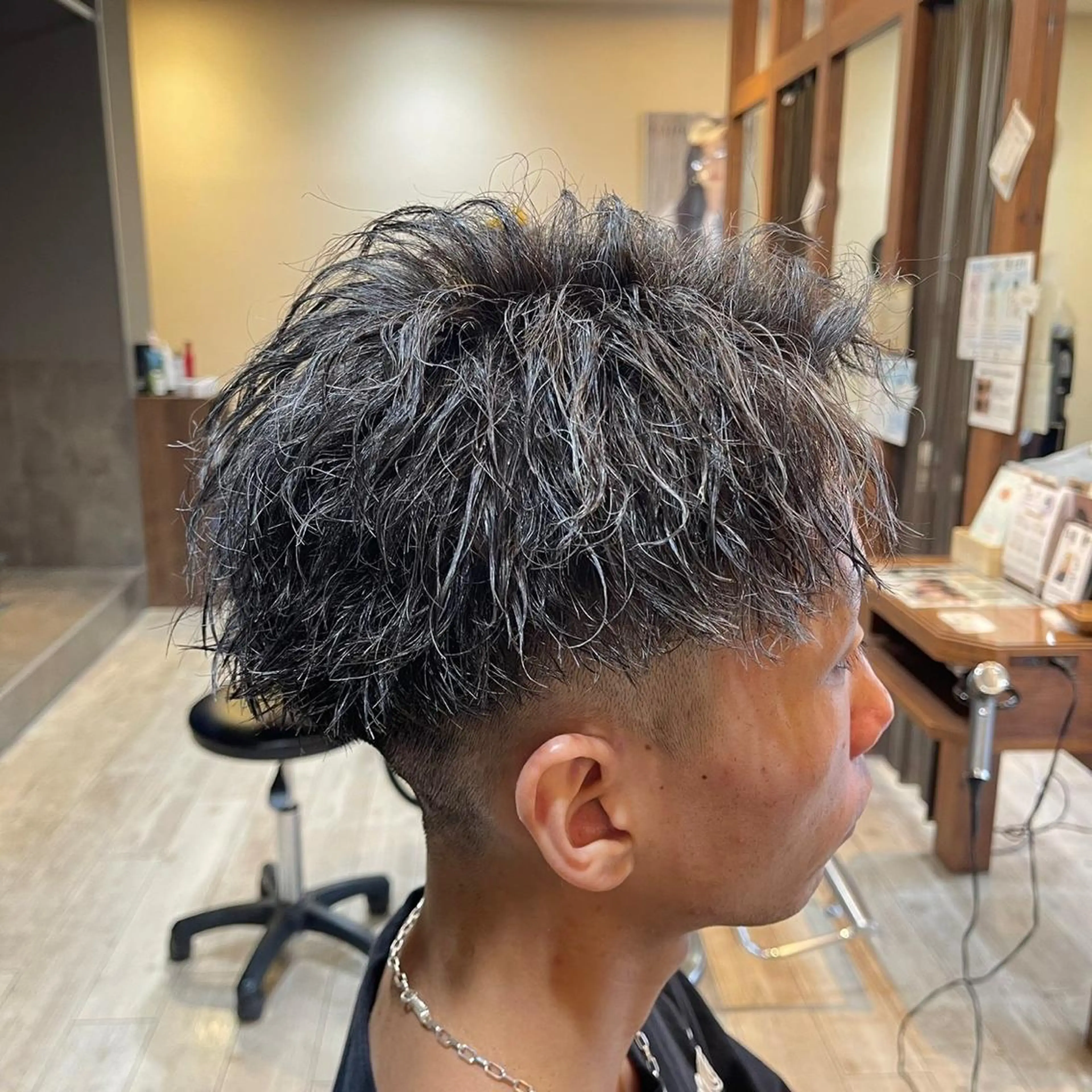 ショート カラー パーマ 樽川翔/フェザーパー マ/シャドウパーマのヘアスタイル