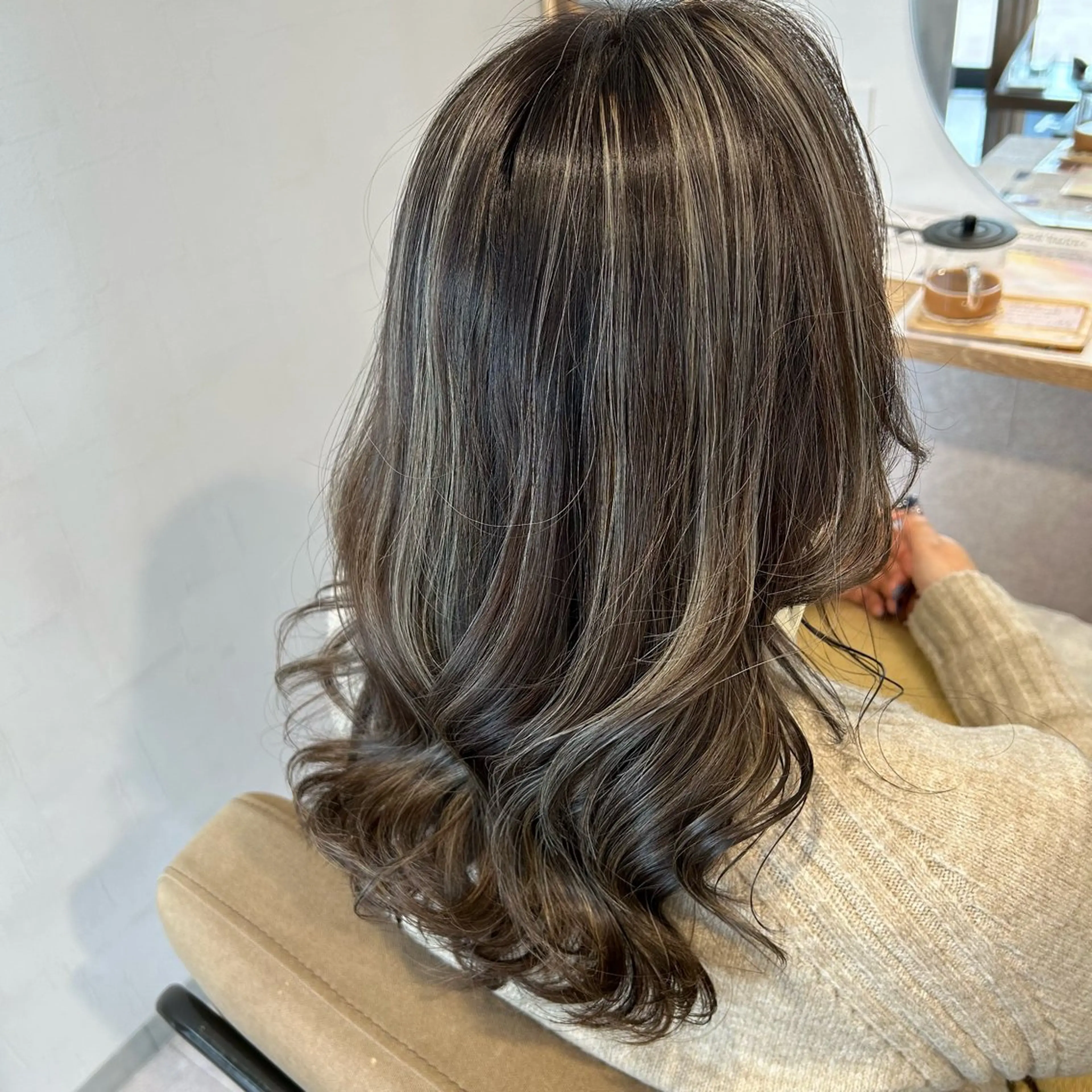 セミロング カラー 井手 孔介のヘアスタイル