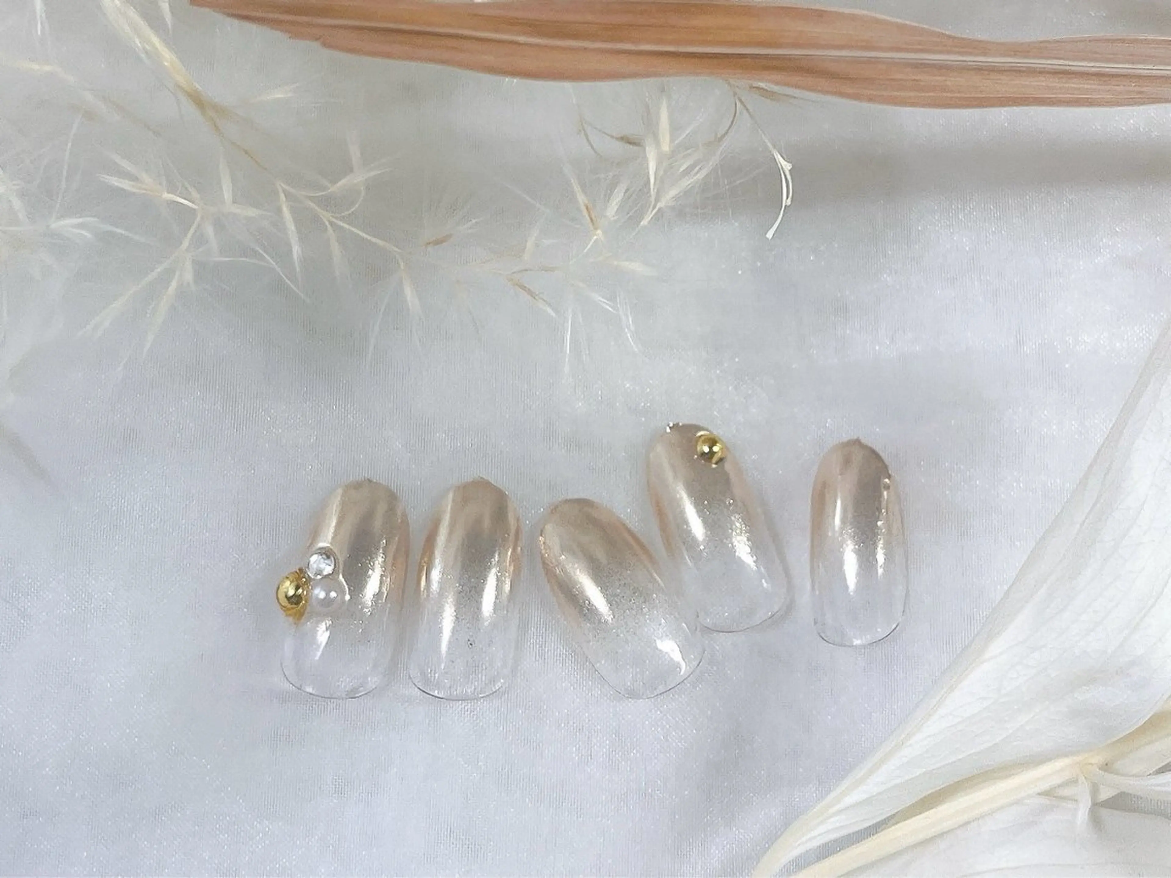 ネイル フットネイル ジェルネイル ゴールド ミラーネイル パラジェル ハンドネイル kiki nail &brow二子玉川の眉毛・アイブロウイメージ