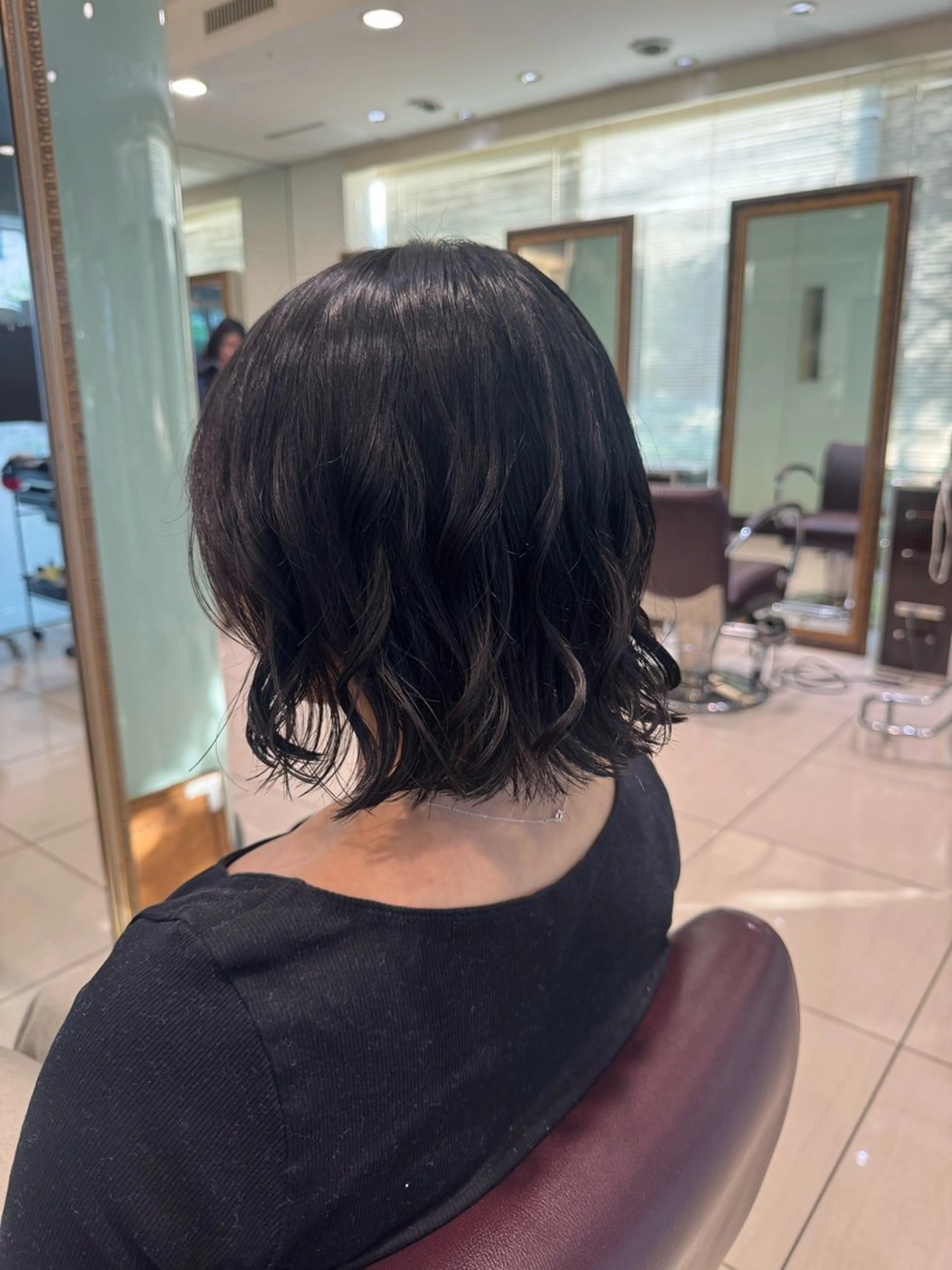 ショート カット パーマ 大人可愛い♡コテ巻き パーマ🌼杉田 萌恵のヘアスタイル