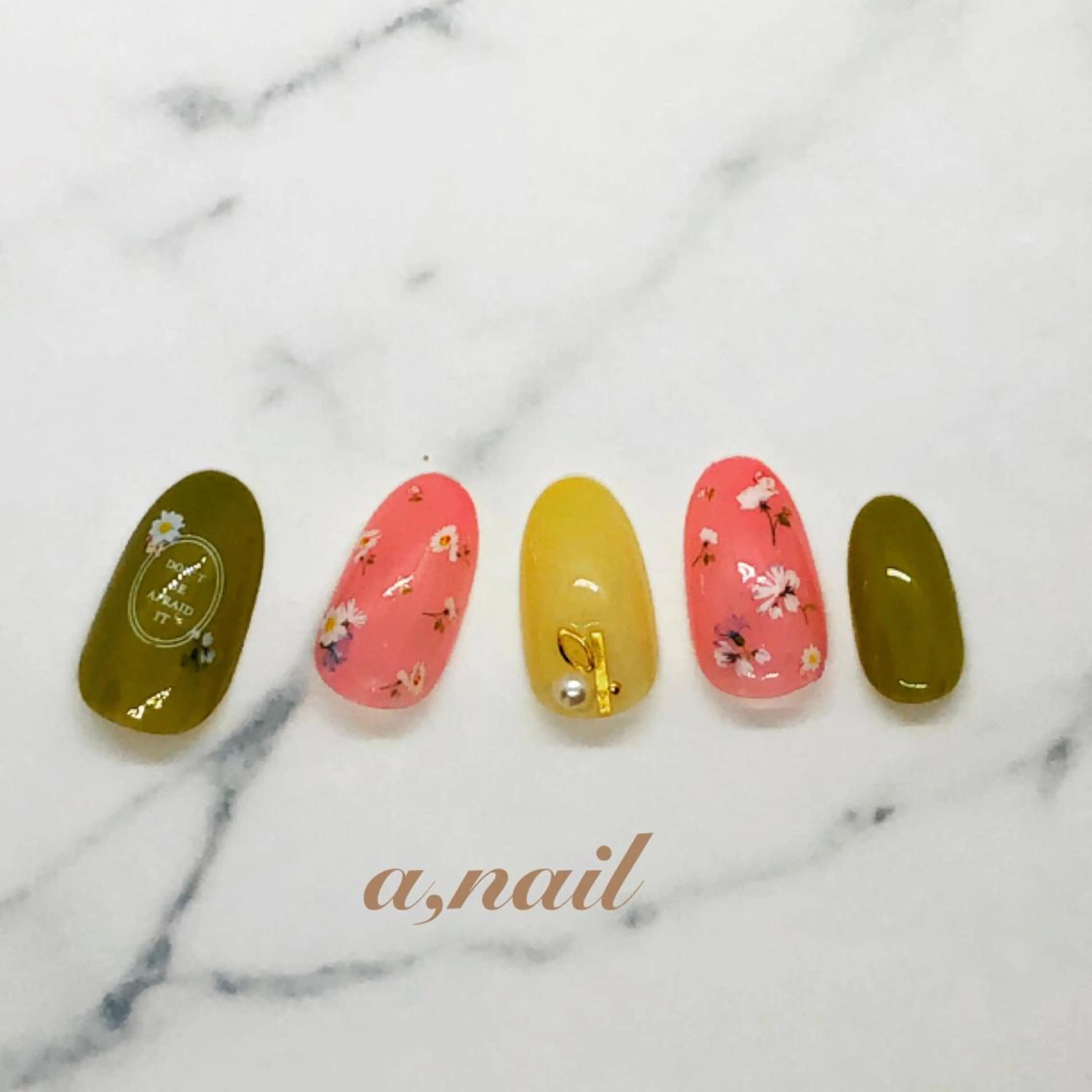 ネイル フットネイル ジェルネイル グラデーション ワンカラーネイル シンプルネイル ハンドネイル ネイルサロン エーネイルのネイルデザイン