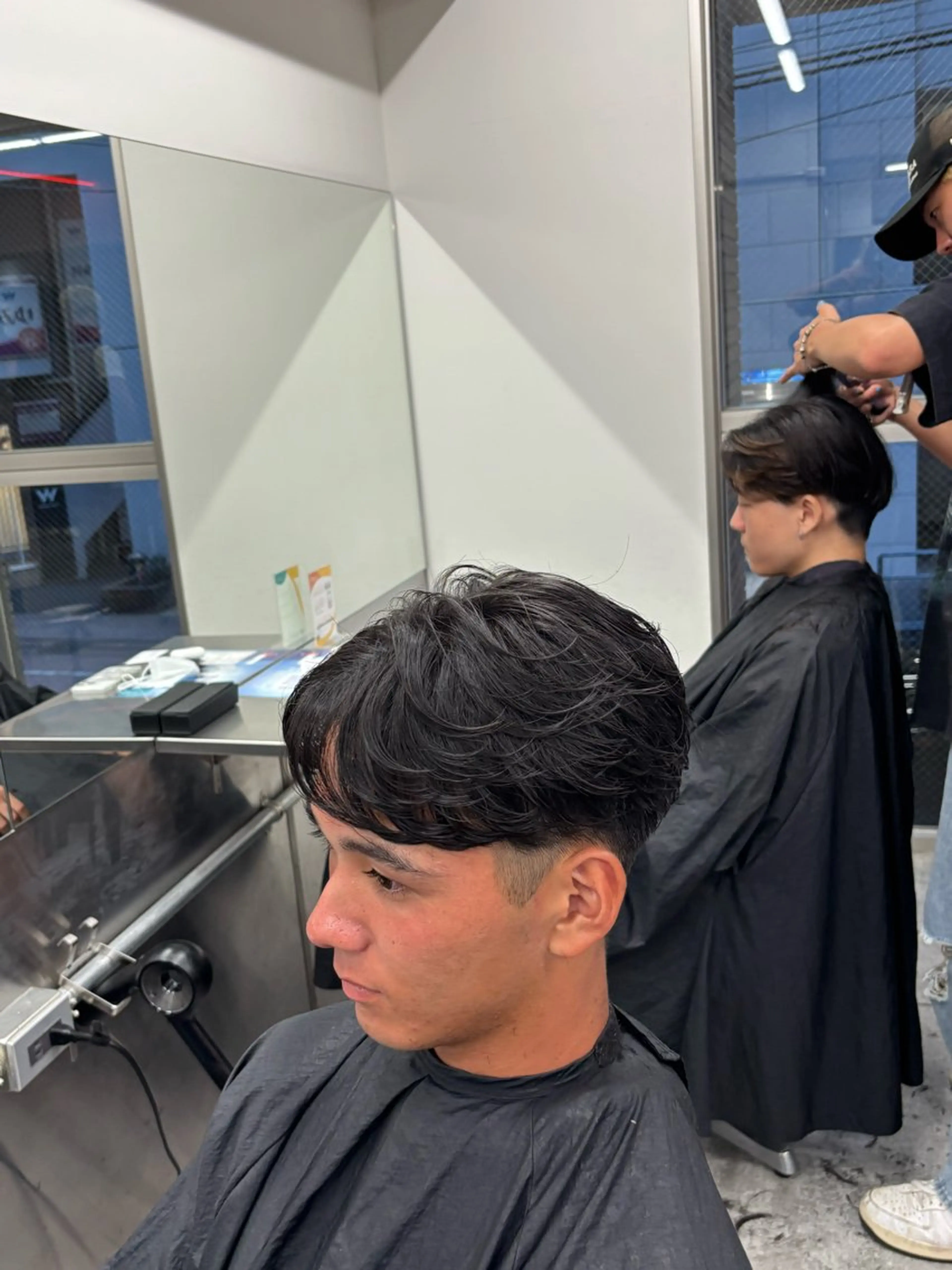 パーマ メンズハイトーン 北斗💍レイヤーのヘアスタイル