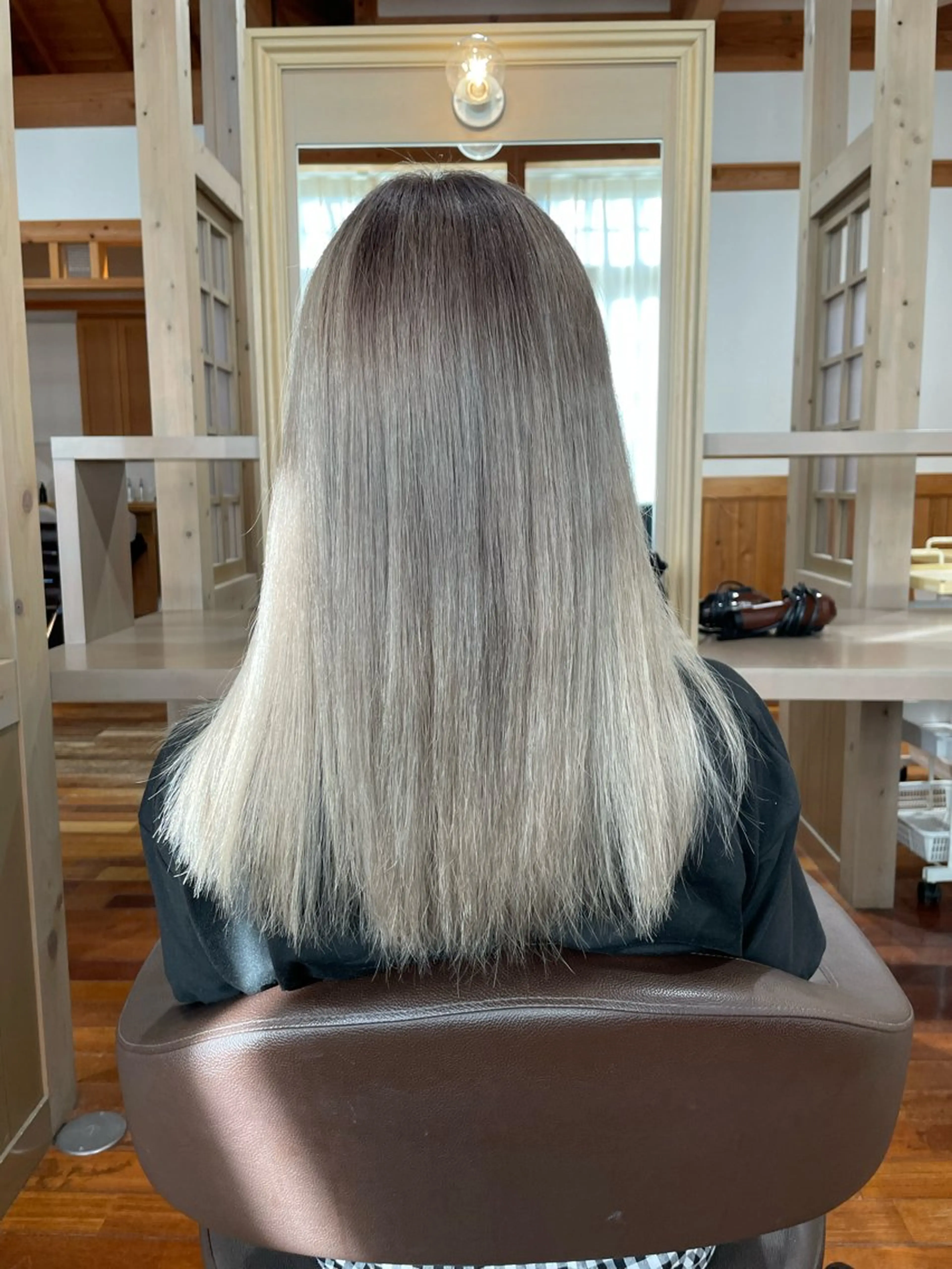 カラー ブリーチ 生駒 隼輝のヘアスタイル