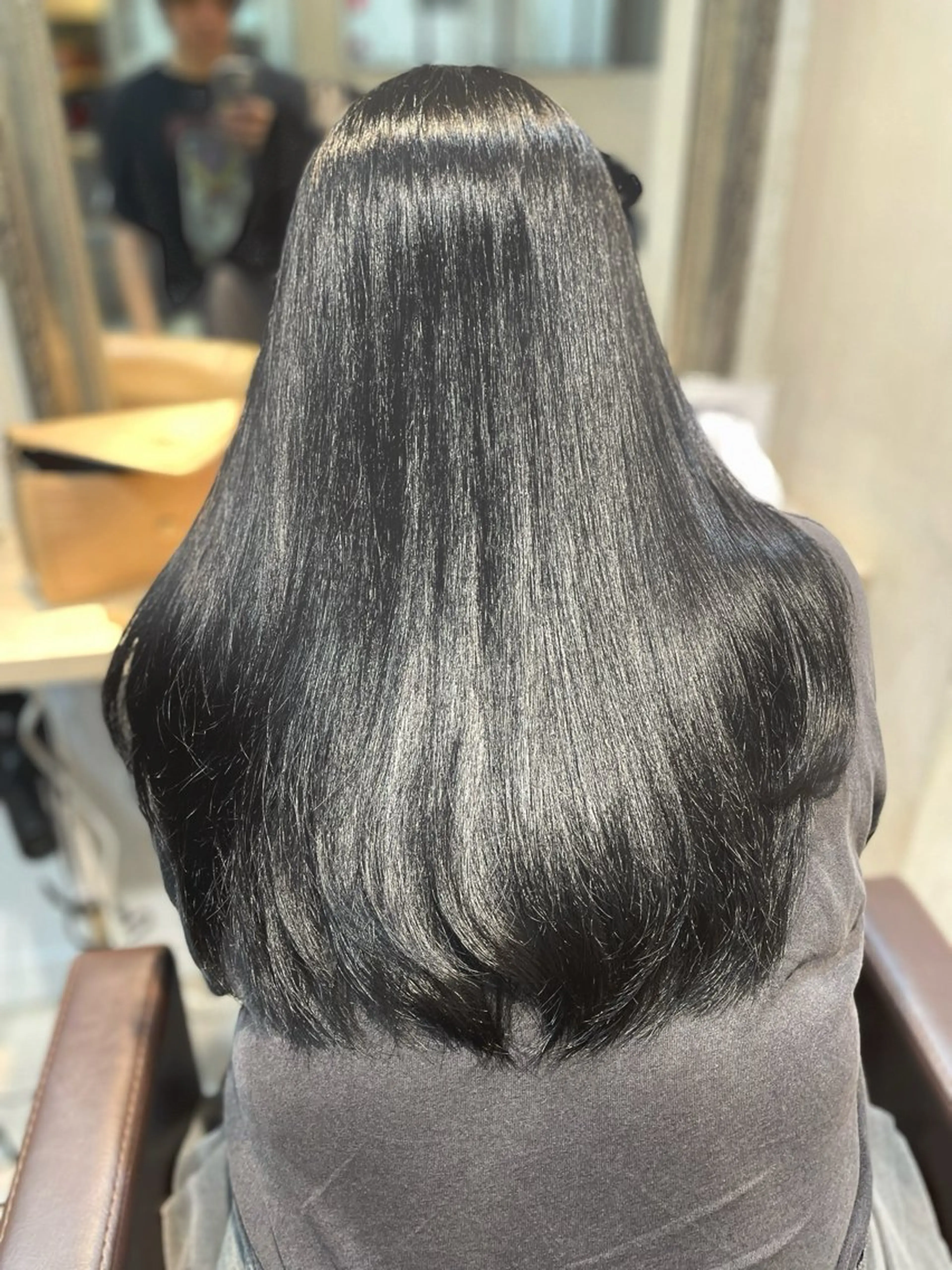 ロング カラー 黒髪 グレーブラック カラー✨縮毛矯正✨ ハギワラケンタのヘアスタイル