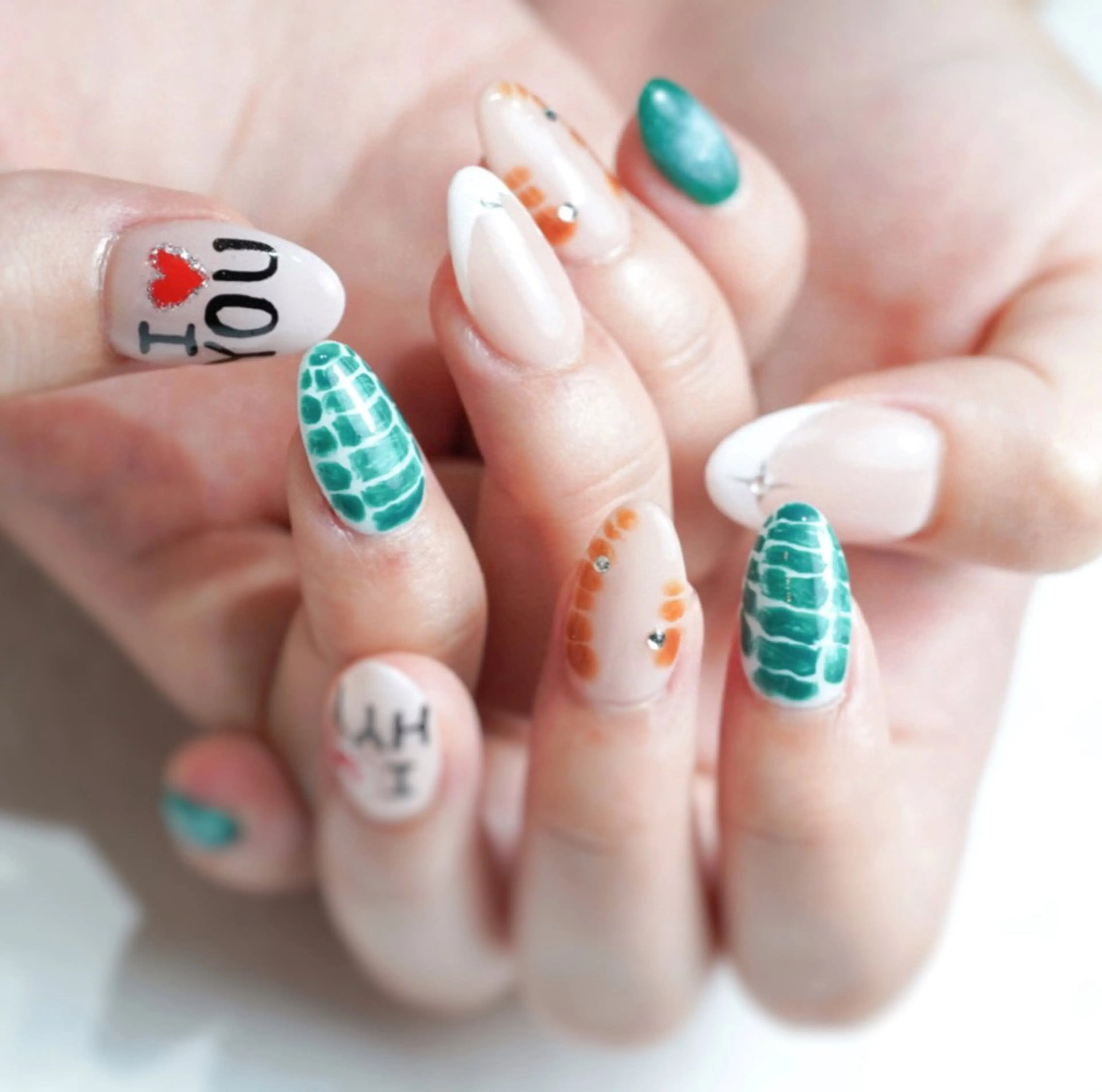セミロング ハンドネイル Re nailのネイルデザイン