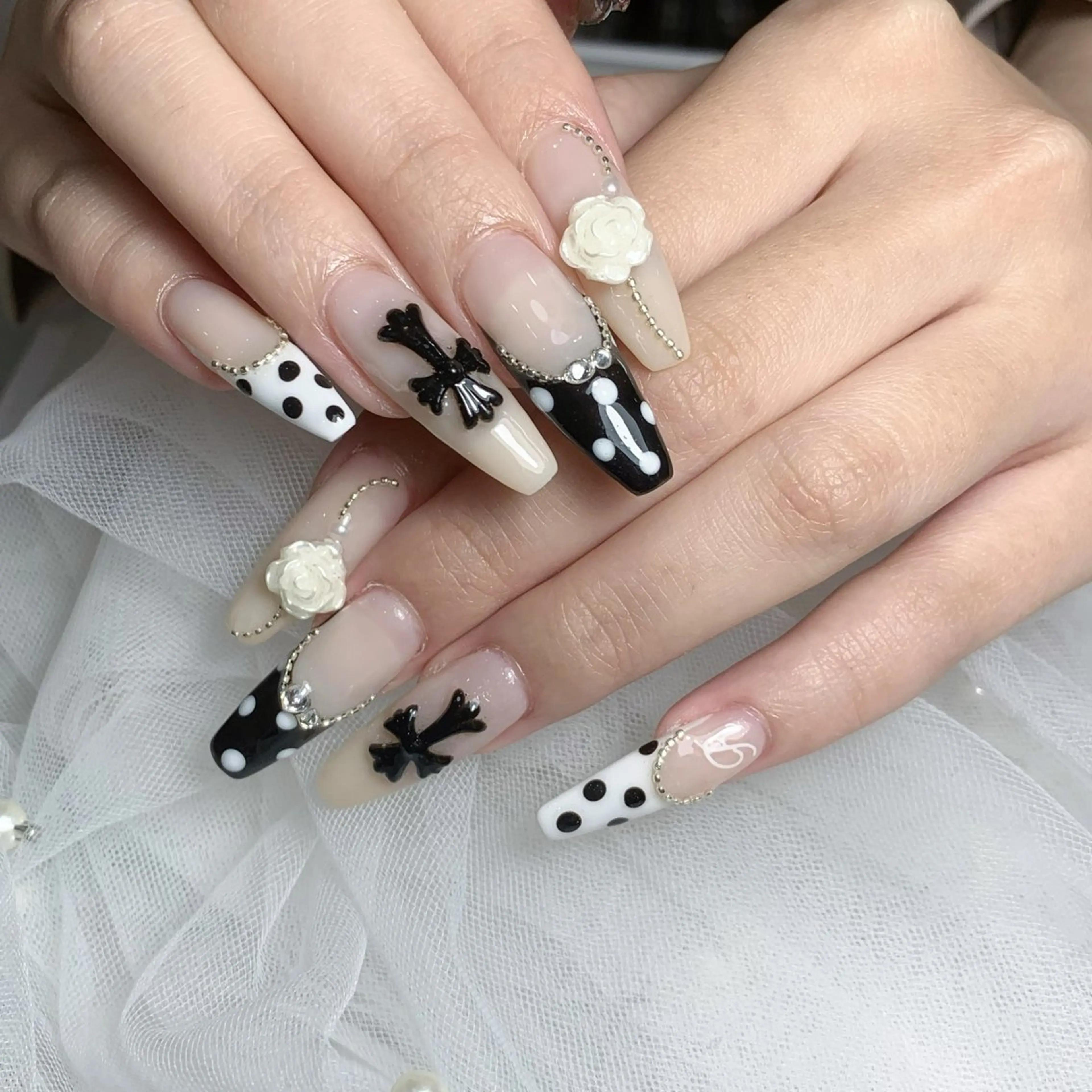 ネイル キラキラネイル シンプルネイル 春ネイル ワンホンネイル 冬ネイル SORA Nailのネイルデザイン