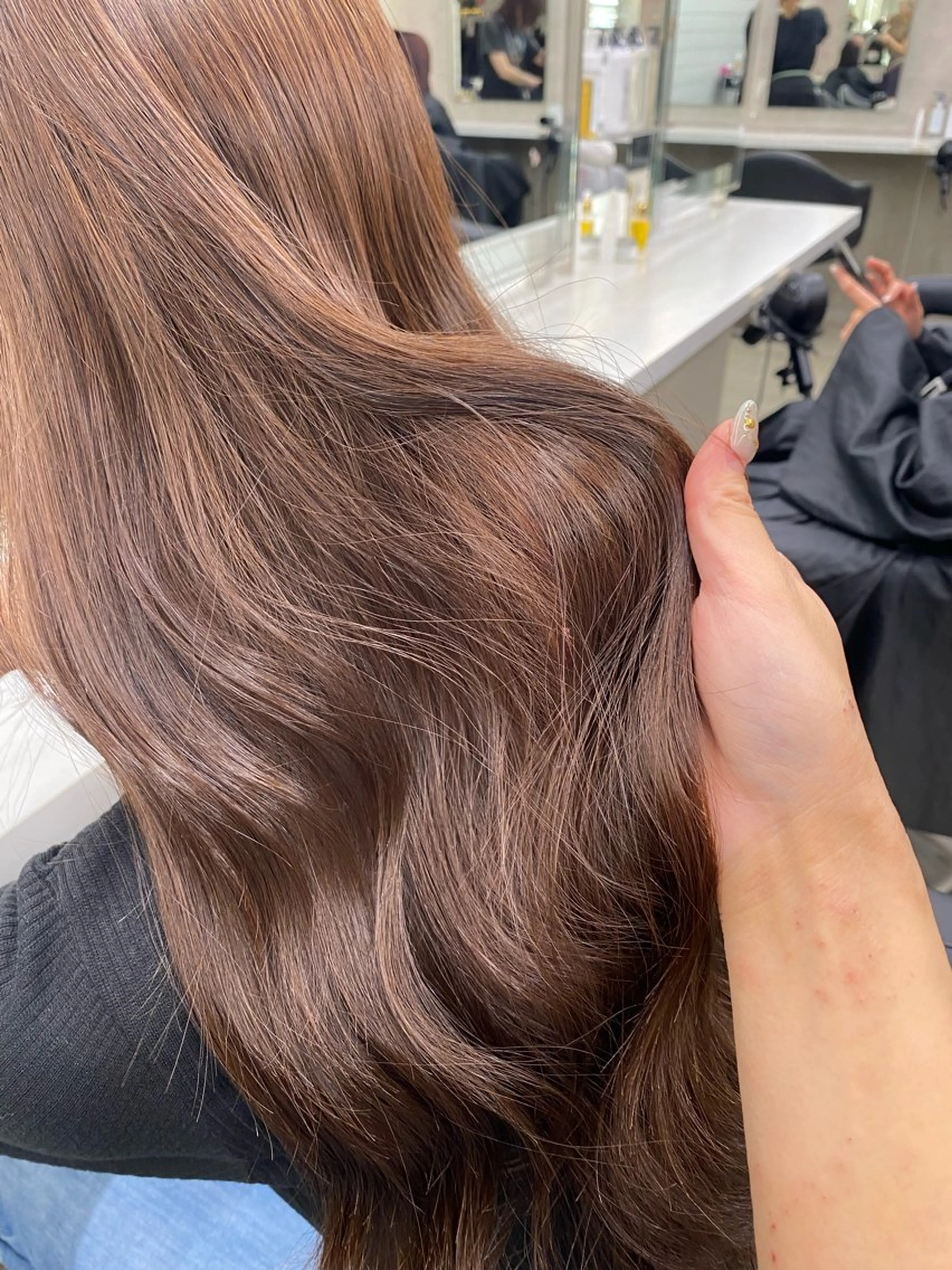 ロング カラー ヘアアレンジ キッズ ベージュカラー ブリーチ ブリーチなしカラー TRU Shino🦋のマツエク・マツパデザイン