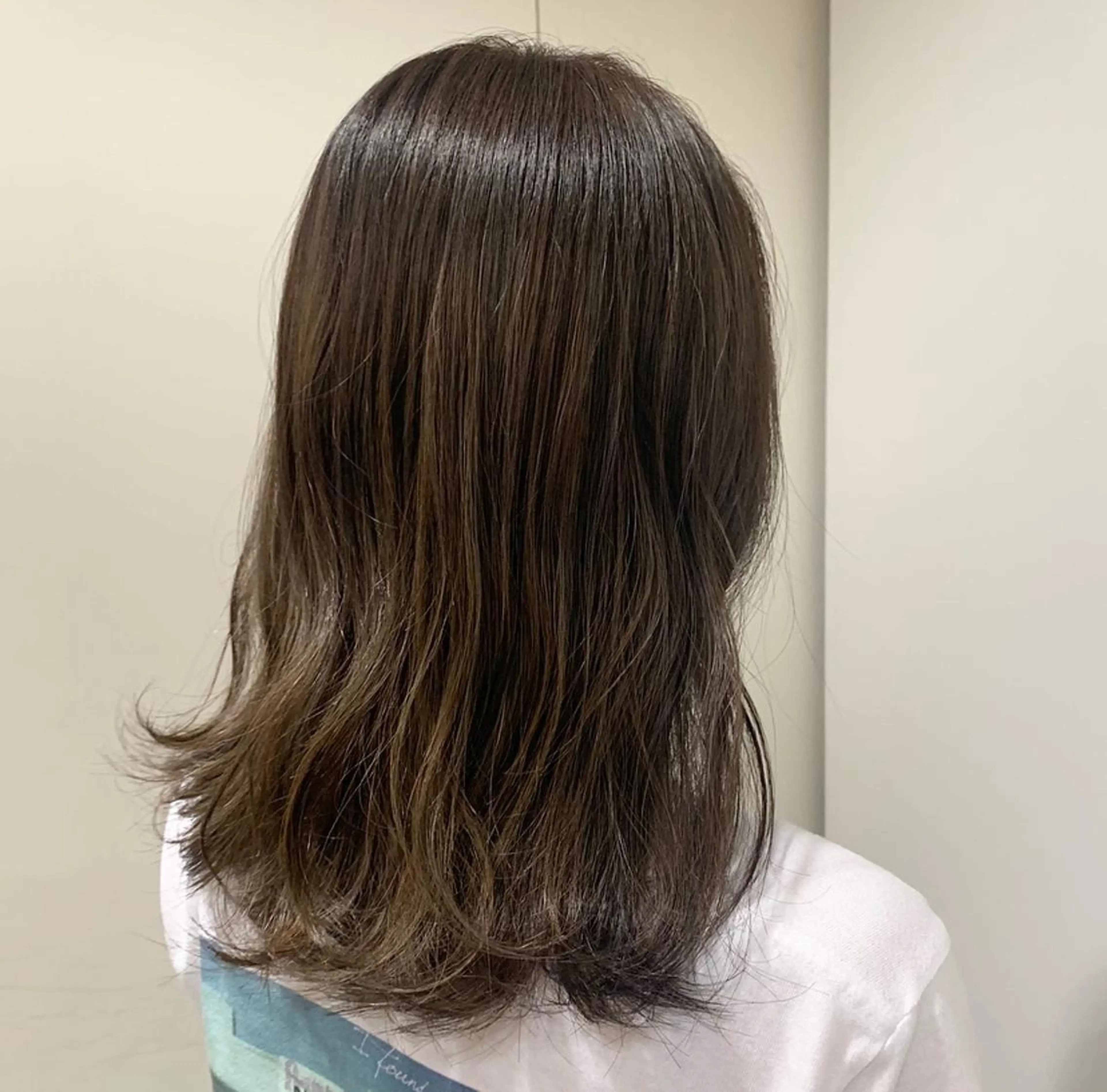 カラー 山口 莉奈のヘアスタイル