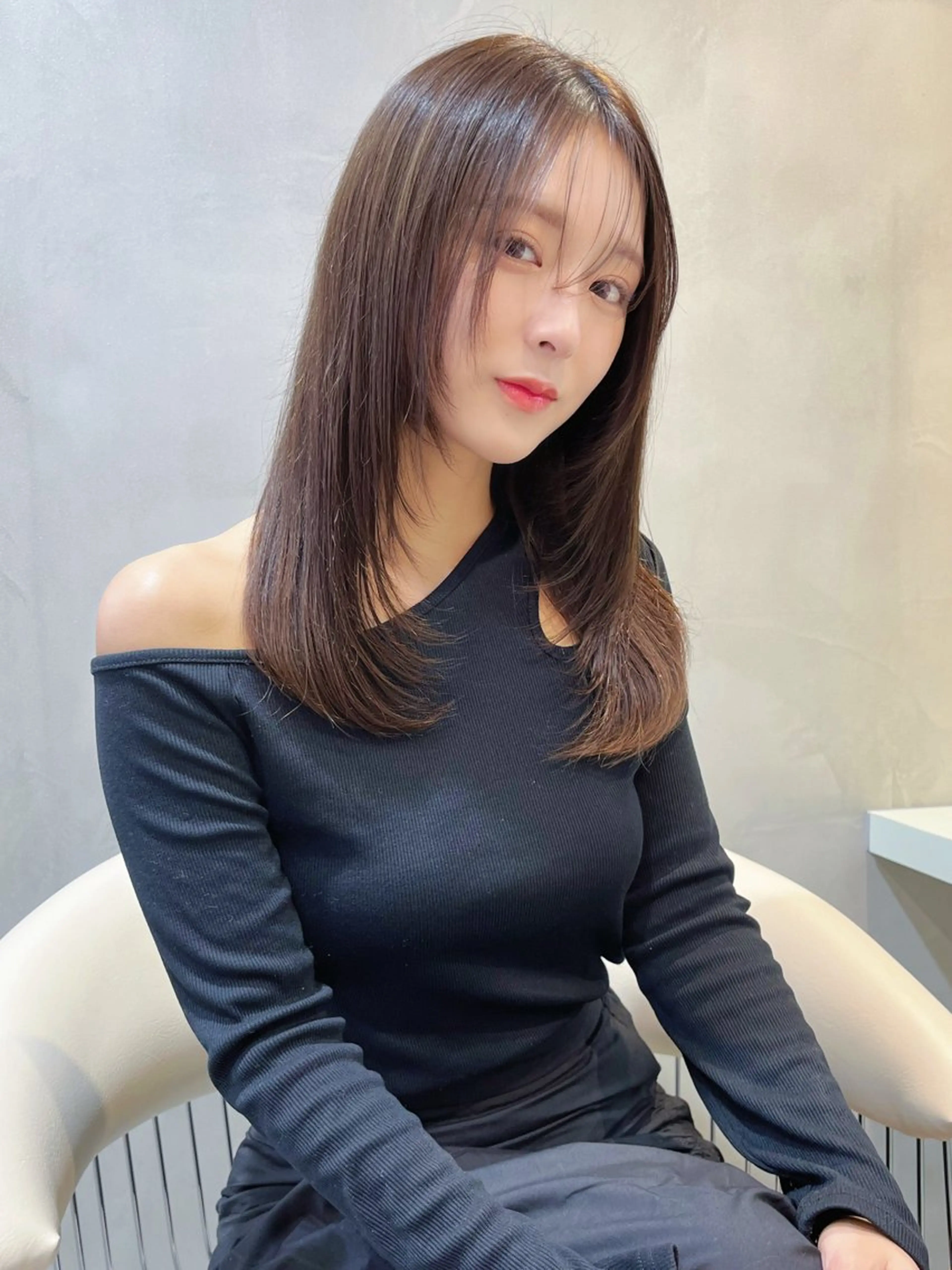 セミロング カラー ベージュカラー グレージュ 韓国風ヘア レイヤーカット ワンホンヘア レイヤーカット、ボブ GLROWのヘアスタイル