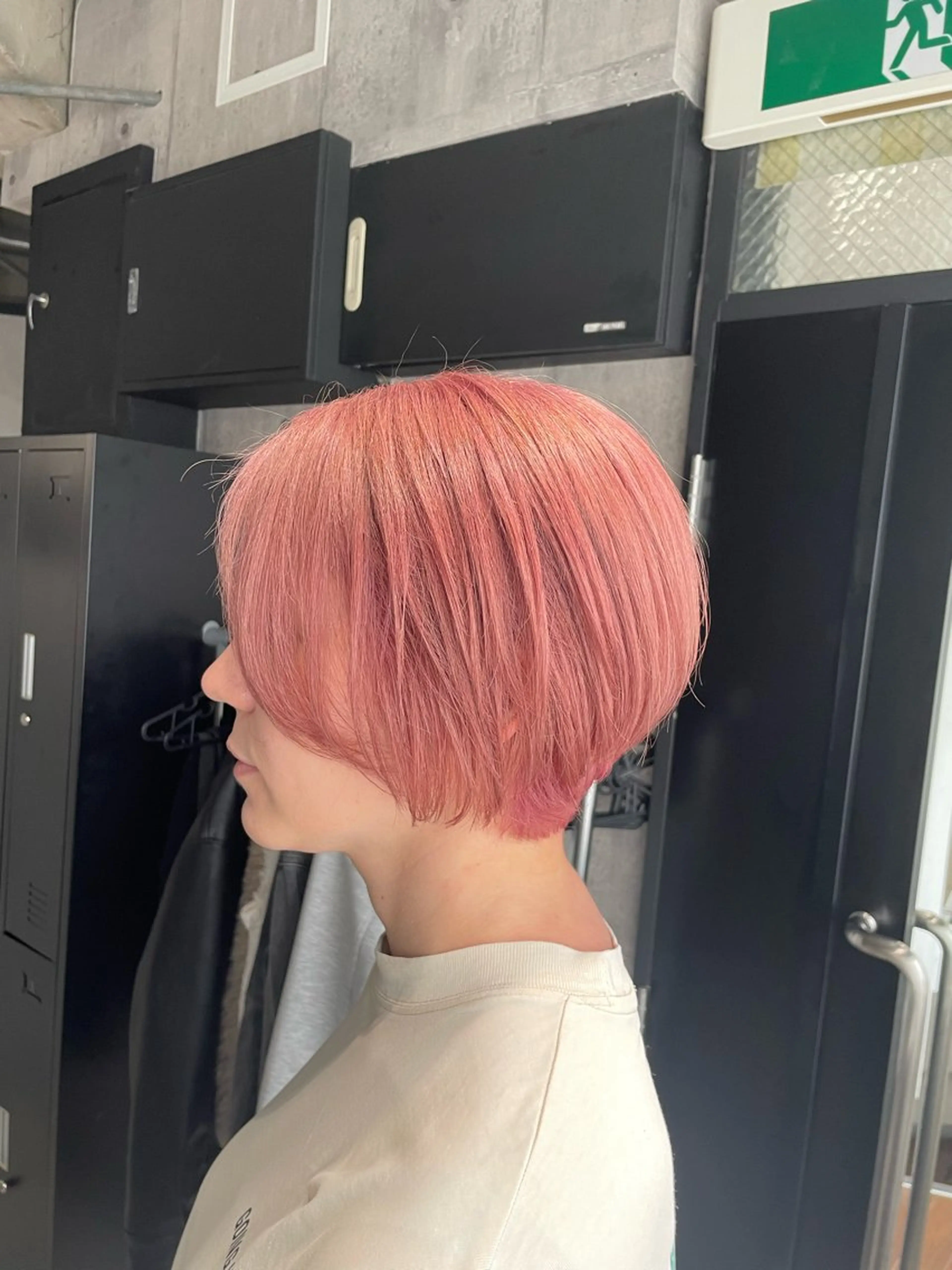 ショート カット ヘアカラー トリートメント _WHITE 佐伯 碧のヘアスタイル