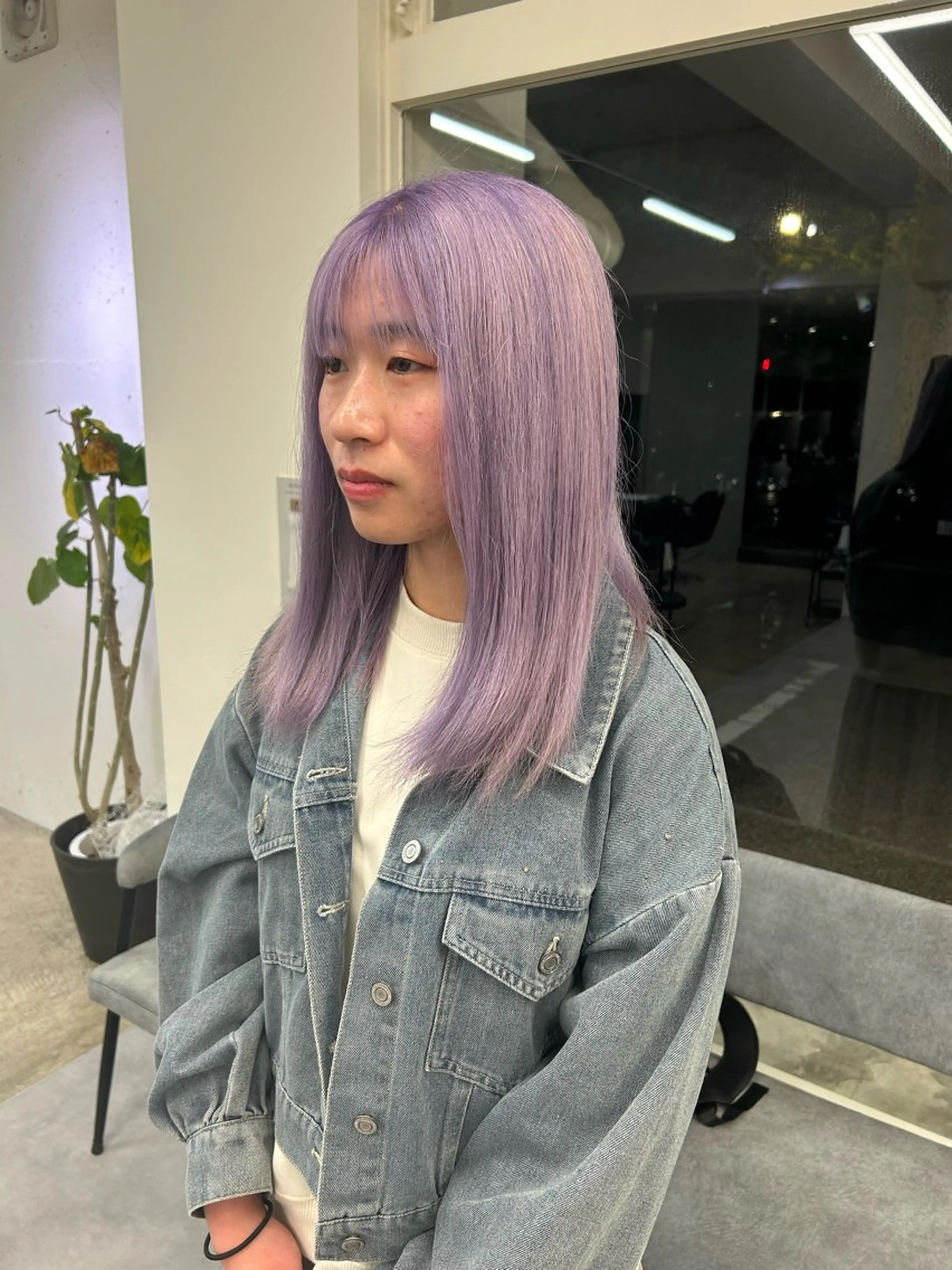 セミロング アダチ ヒナタのヘアスタイル