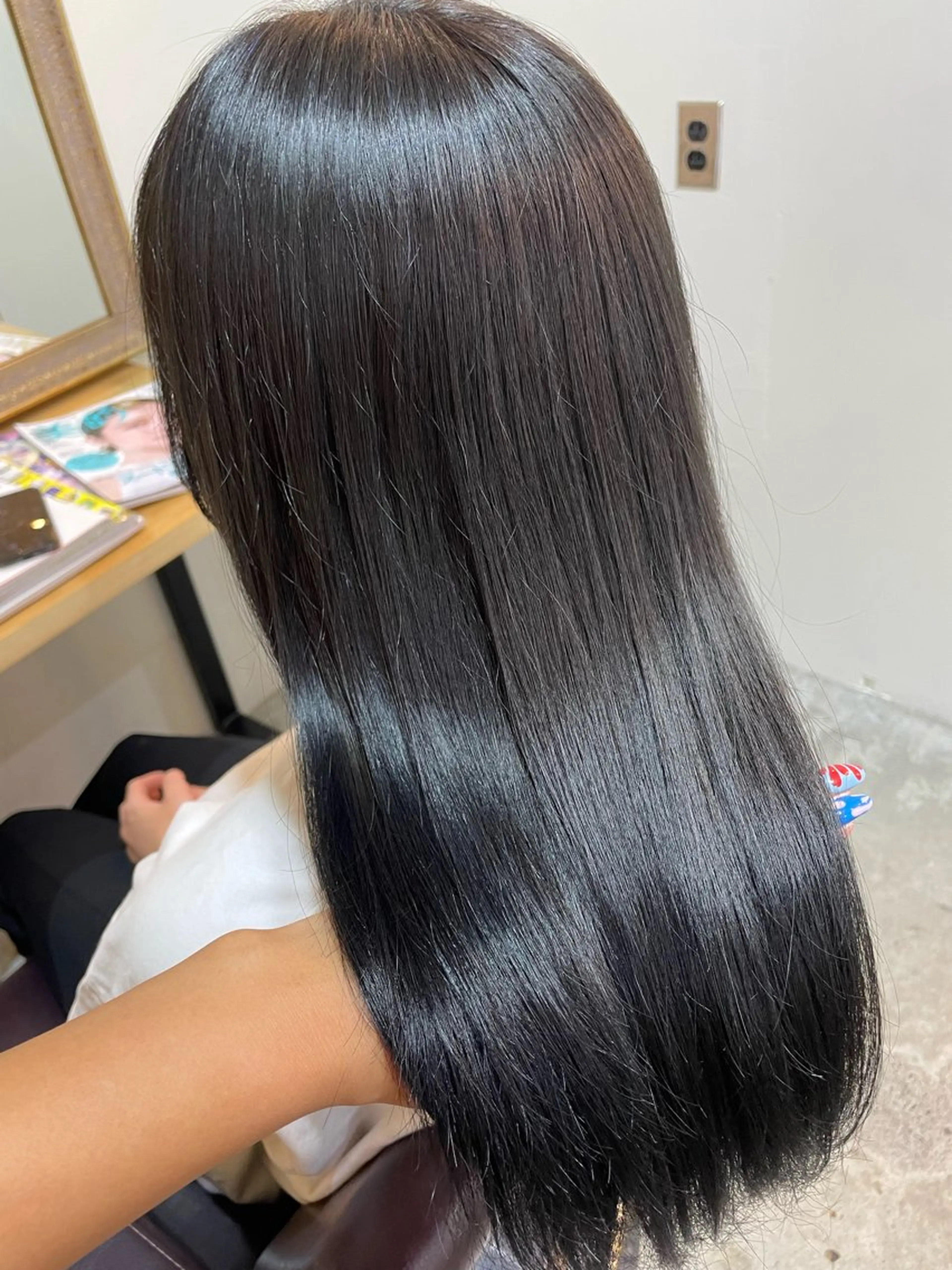 セミロング カラー 艶カラー｜透明感 カラー｜レイヤーのヘアスタイル