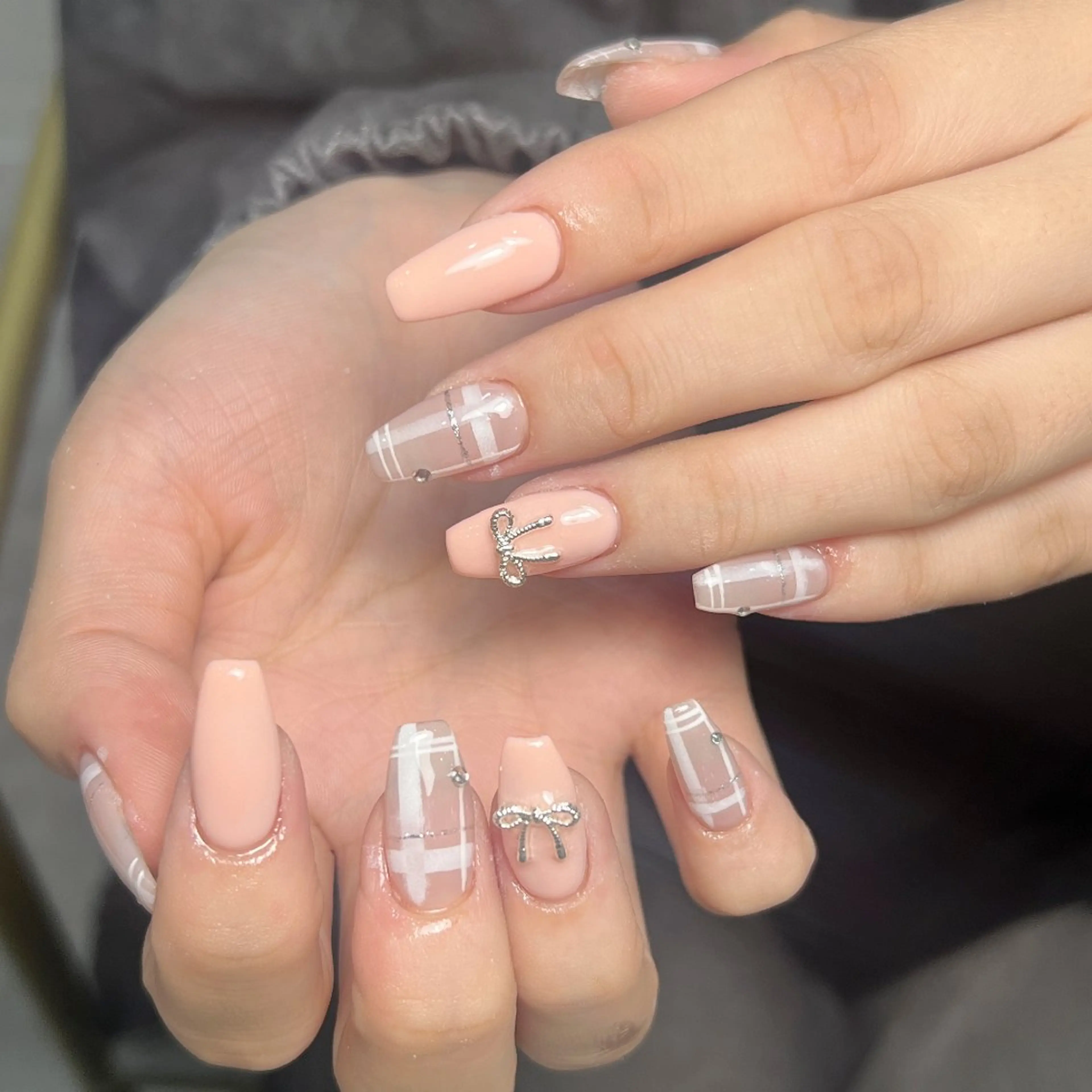 ネイル チークネイル 長さ出し フレンチネイル ジェルネイル キラキラネイル ハンドネイル UM Nail Salonのネイルデザイン