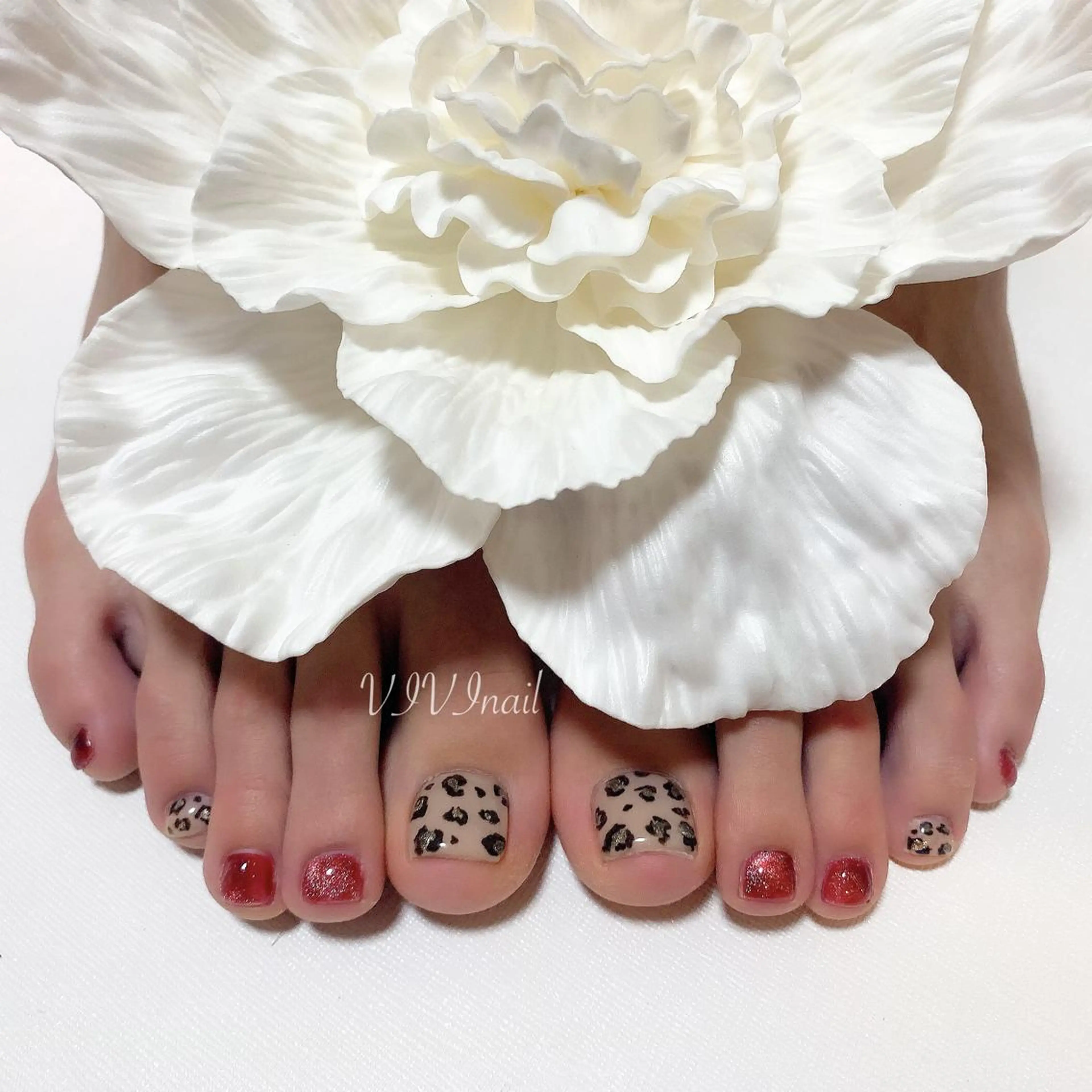 ネイル アニマル柄 フットネイル vivi nailのネイルデザイン