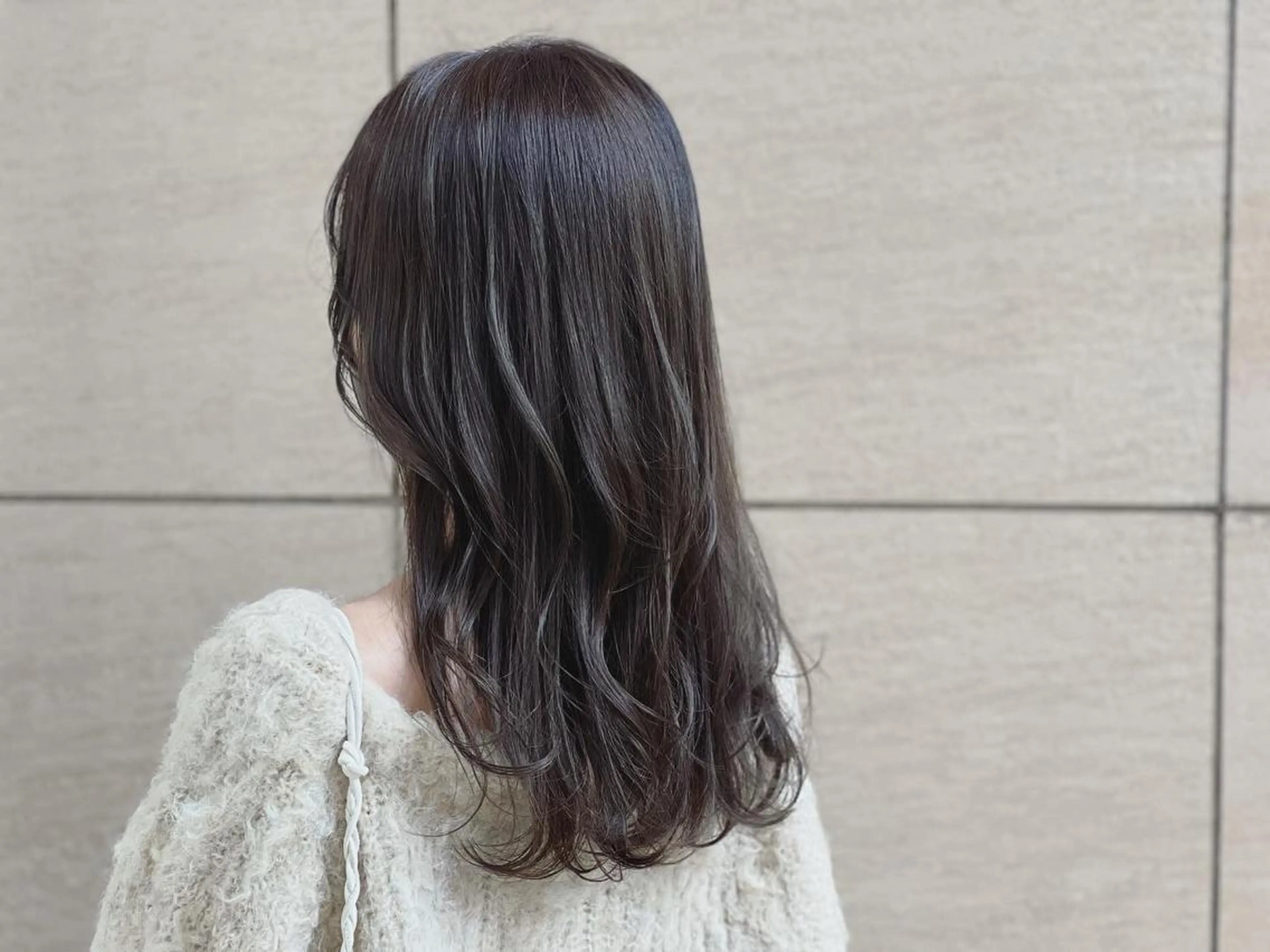 セミロング カラー グレージュ カット ヘアカラー トリートメント 及川 祐輔のヘアスタイル