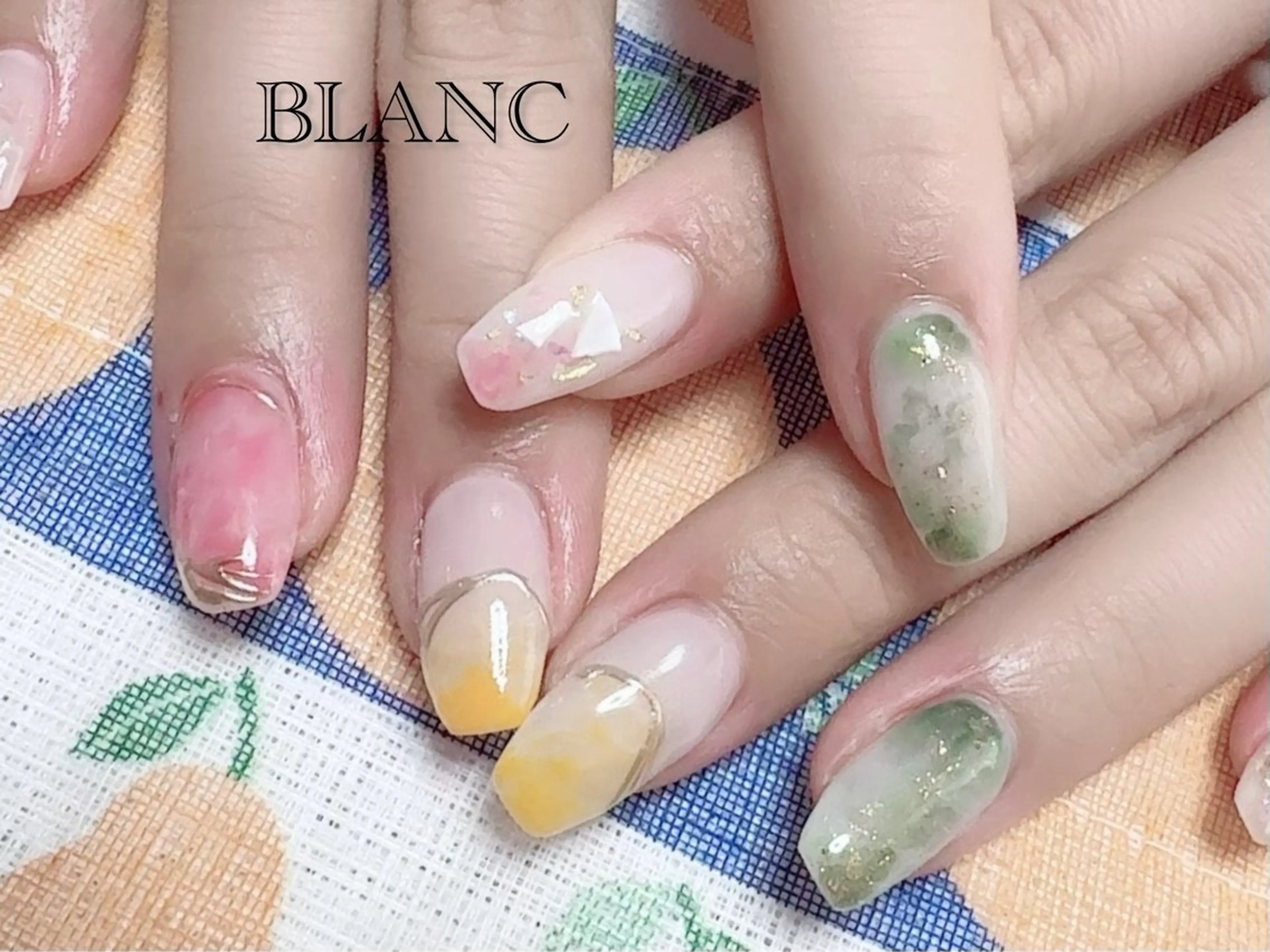 ネイル アートネイル 長さ出し ジェルネイル グラデーション 持ち込み ハンドネイル BLANC (ブラン)のネイルデザイン