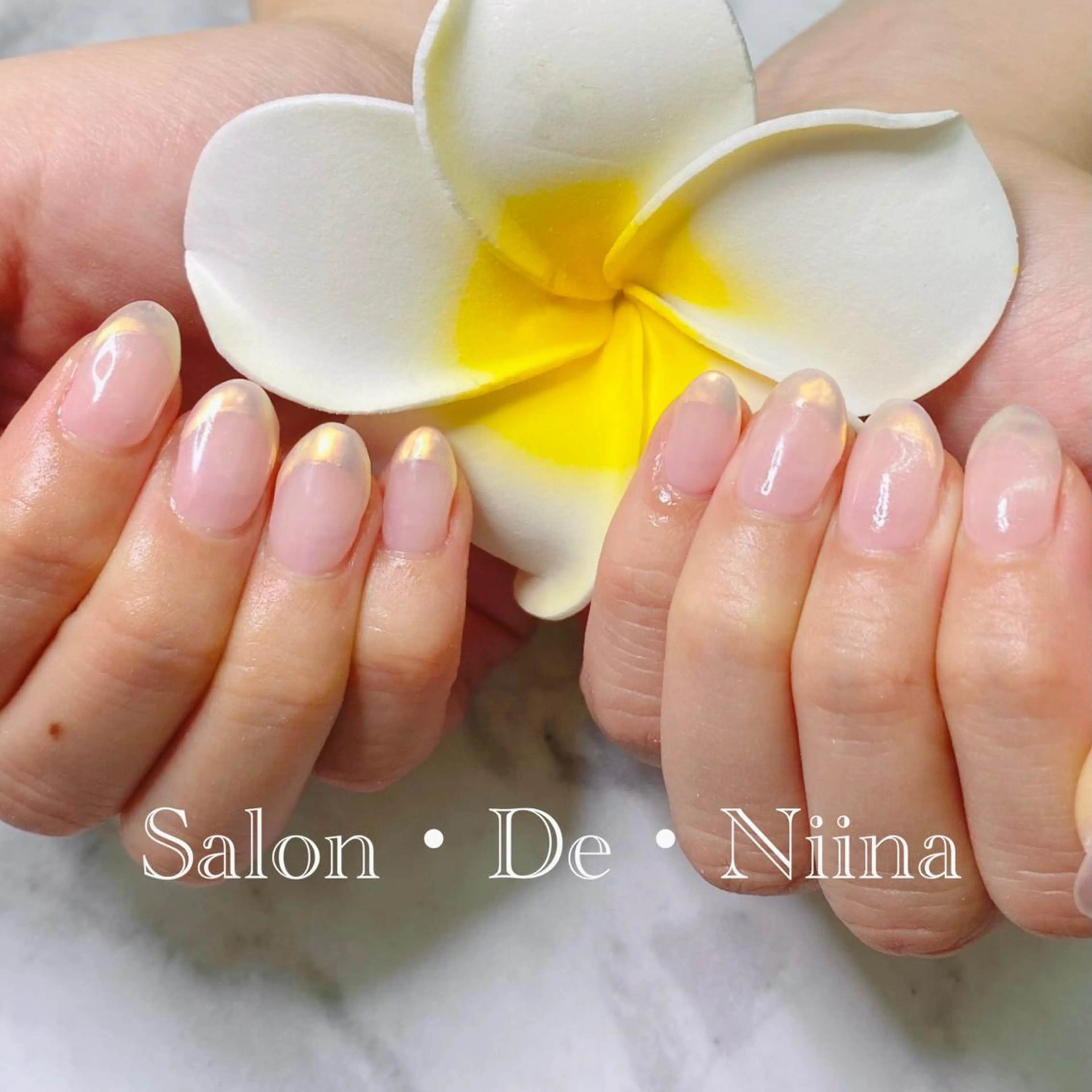 ネイル フレンチネイル ミラーネイル ボディビルダーSal on.DeNiinaのネイルデザイン